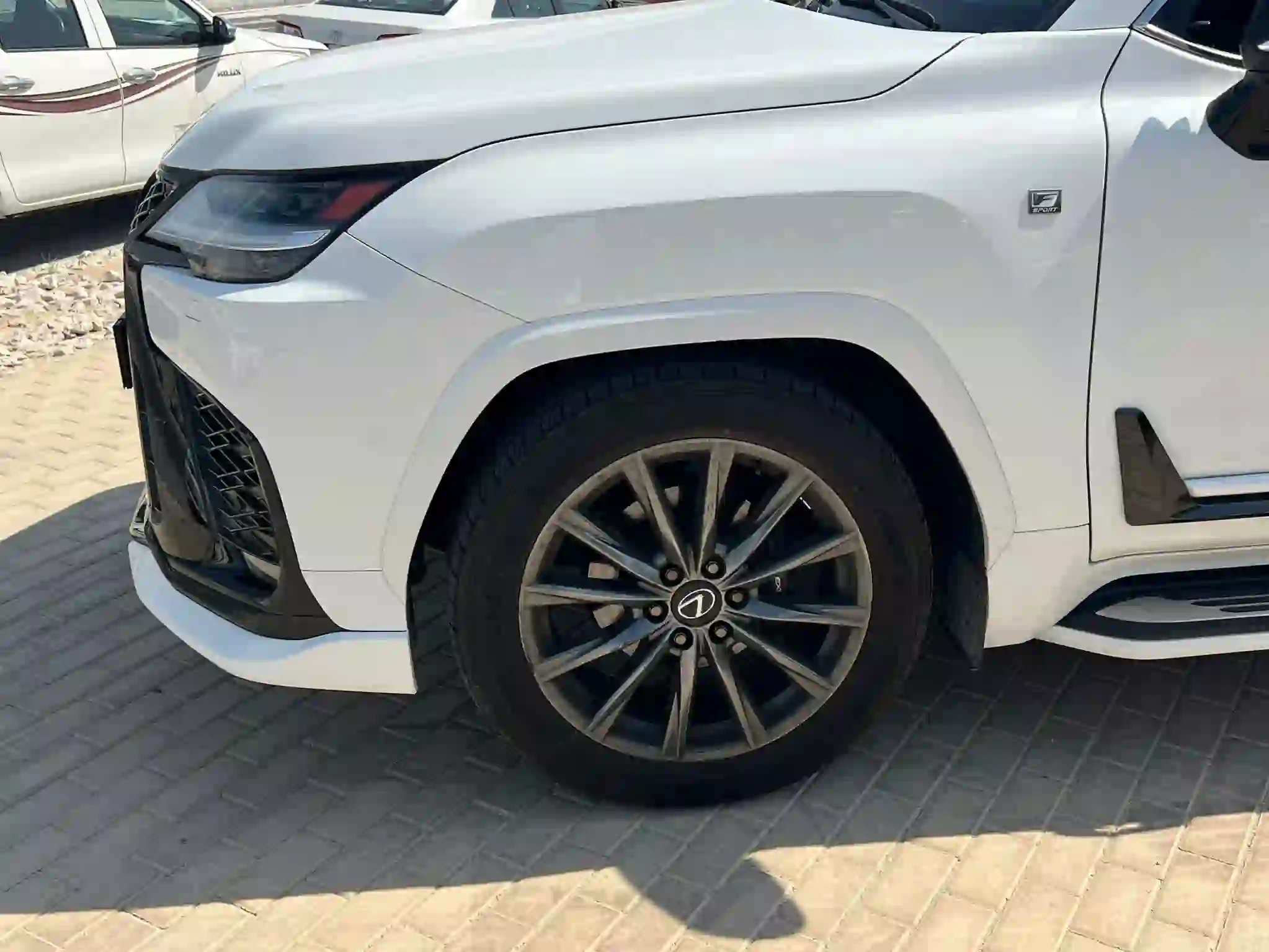 لكزس ال اكس 600اف سبورت  2025 - Image 3