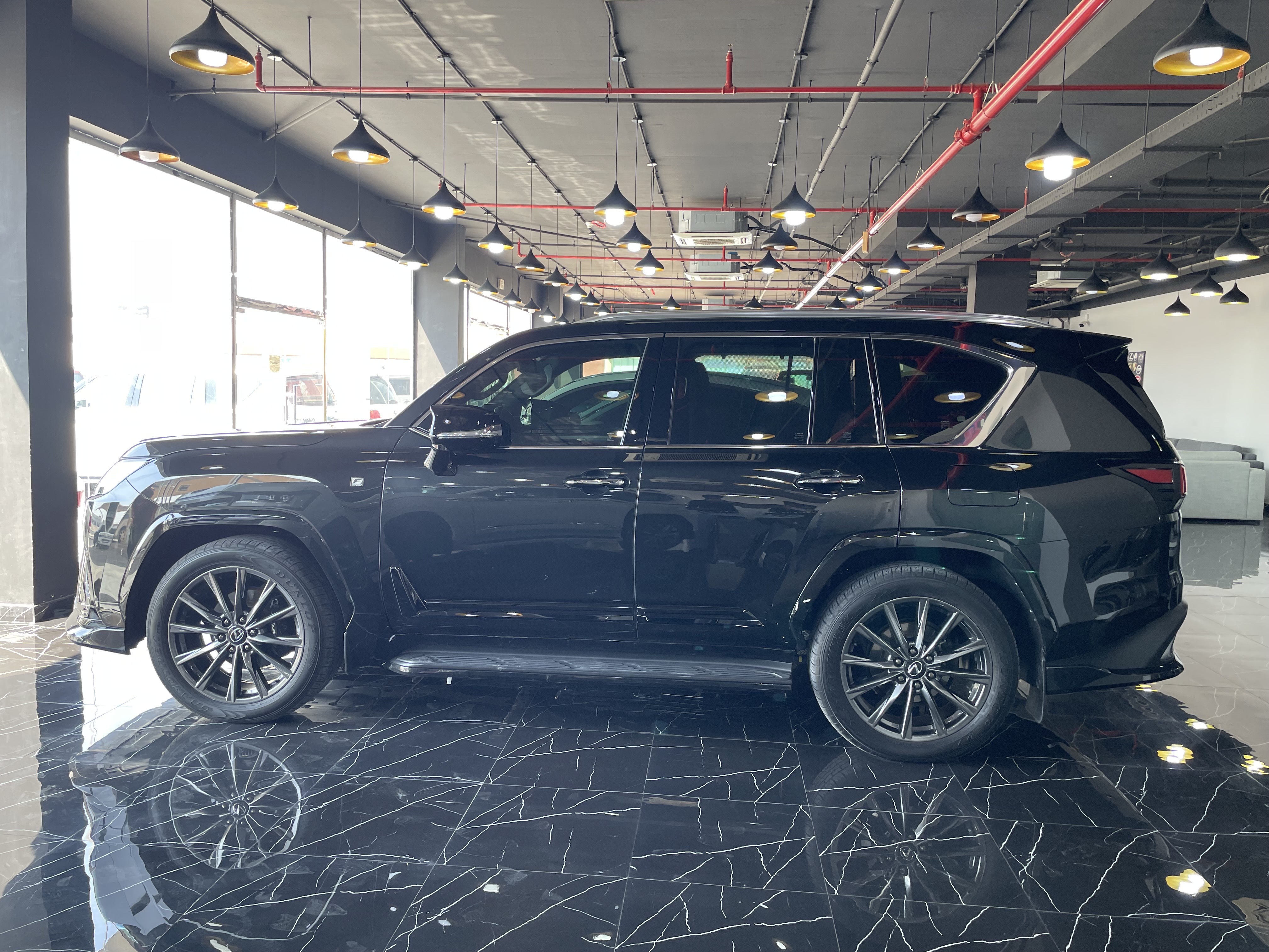 Lexus LX 600  F-Sport 2024 - Image 2