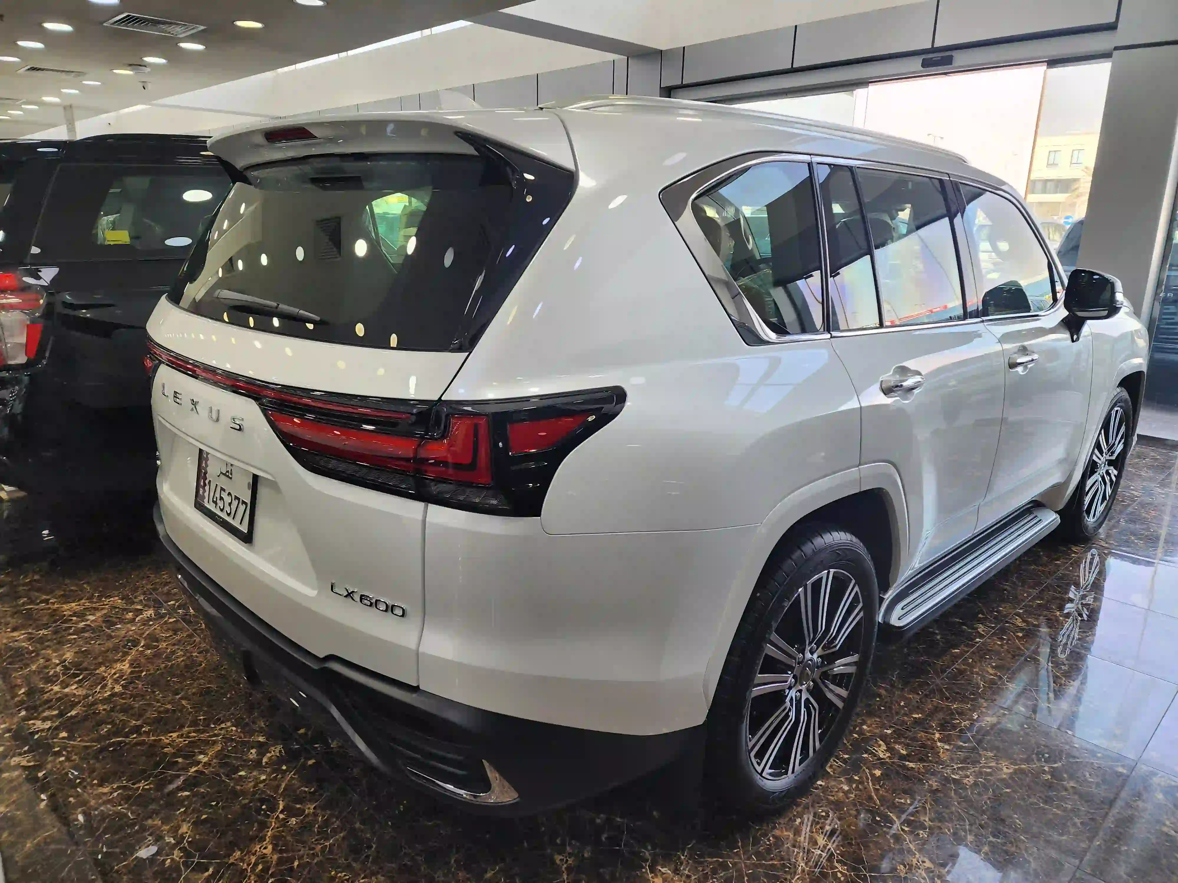 Lexus LX 600 Luxury  2025 - Image 2