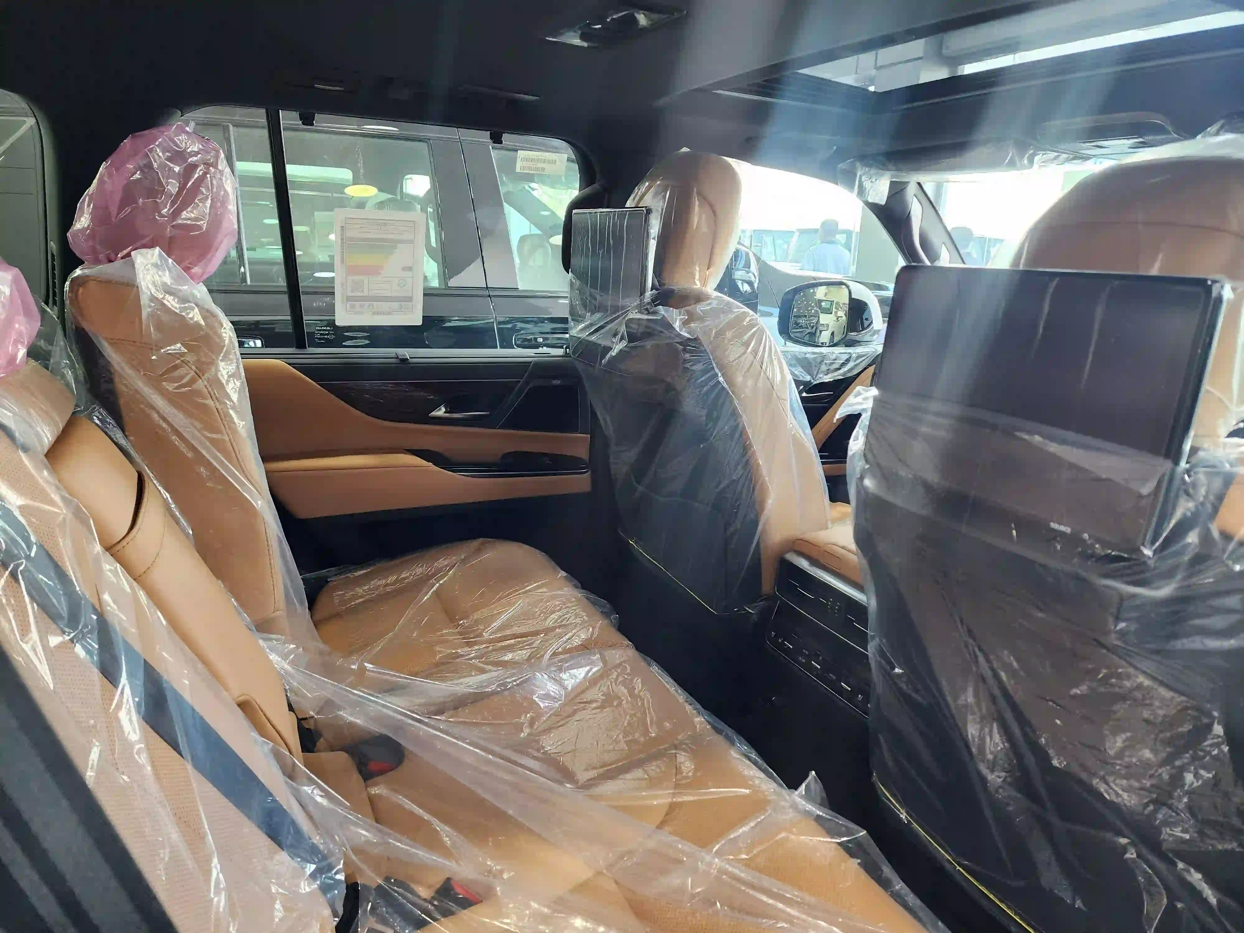 Lexus LX 600 Luxury  2025 - Image 3