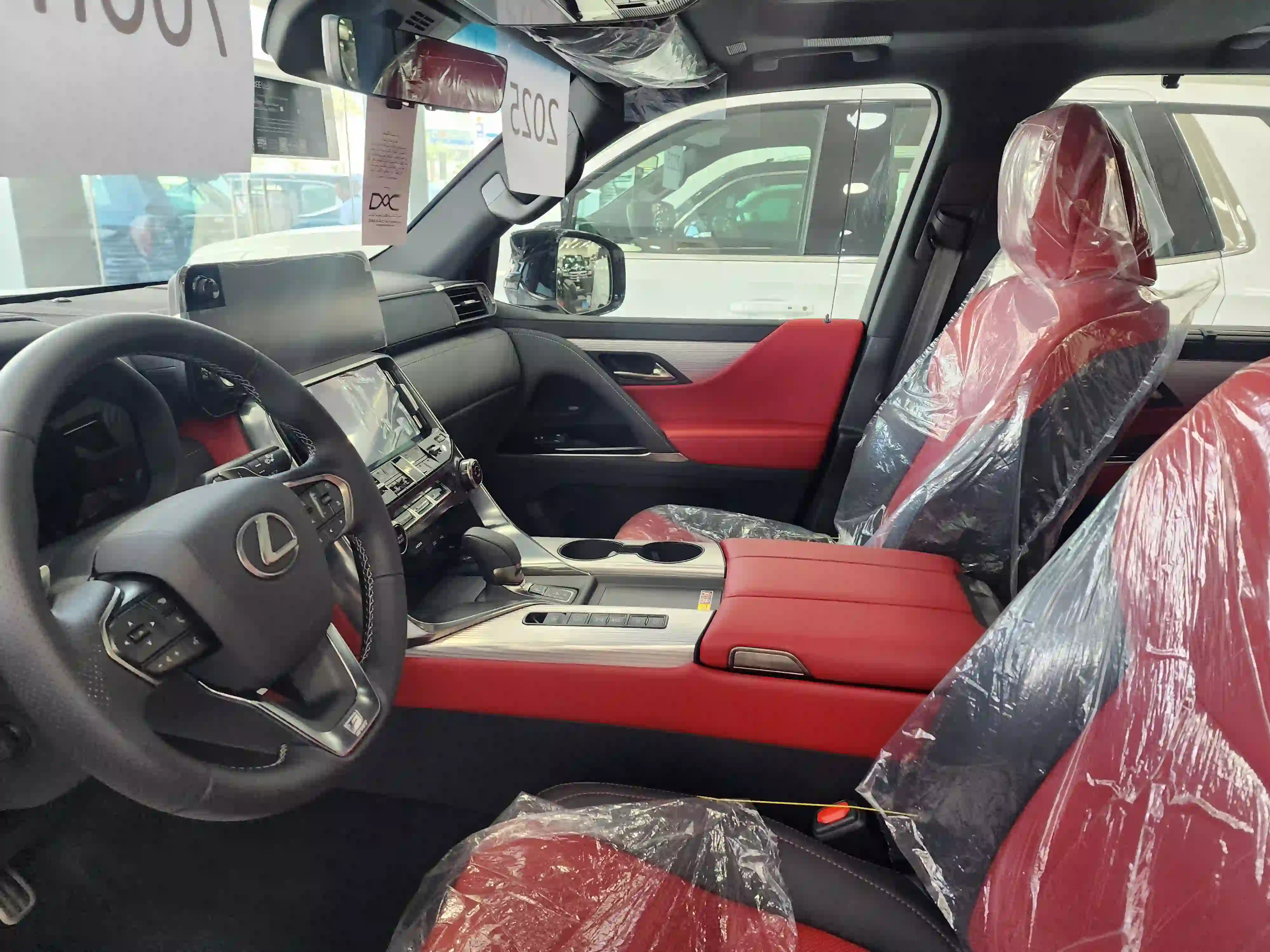 Lexus LX 600 Luxury  2025 - Image 3