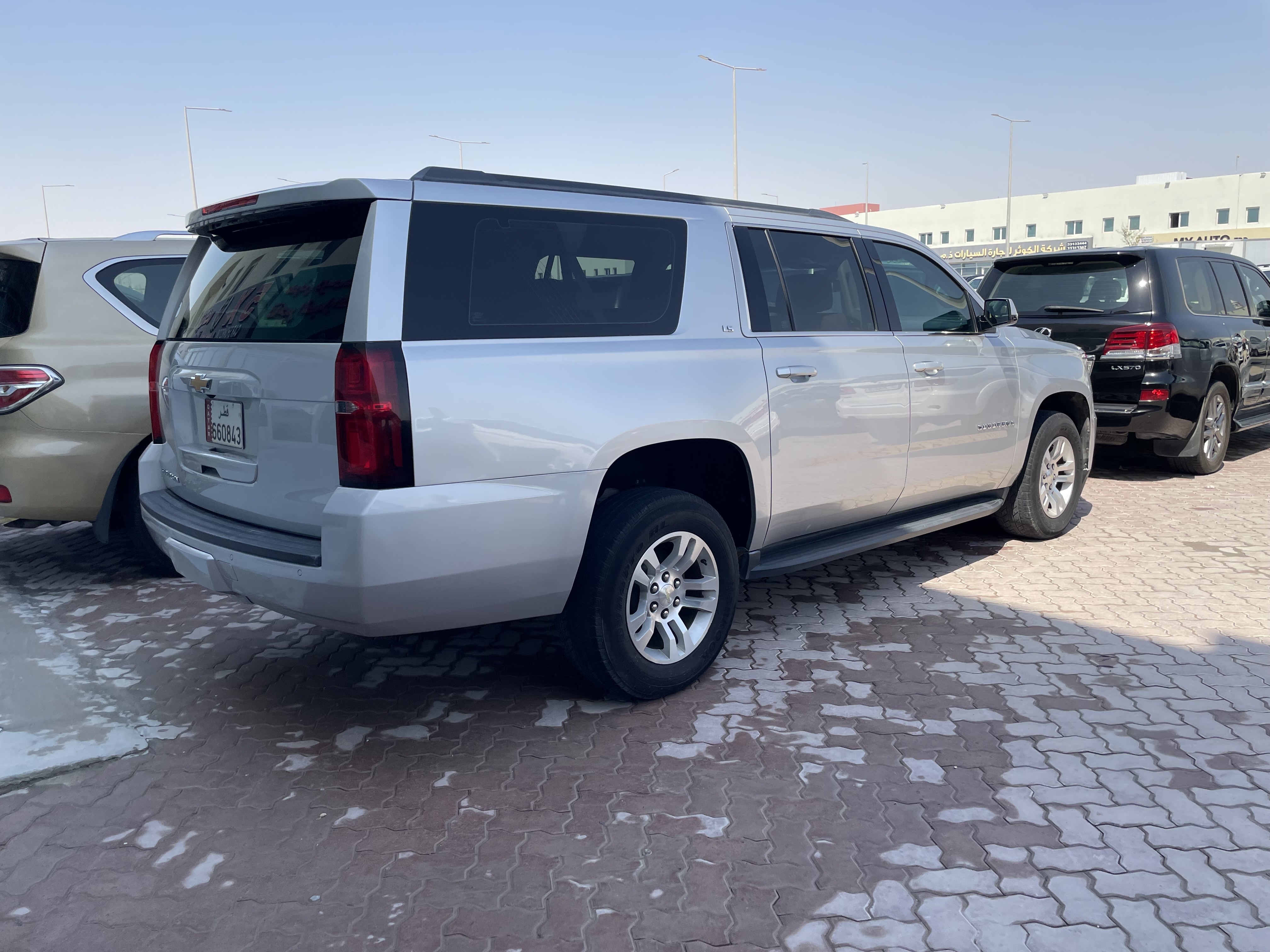 Chevrolet Suburban 2016 - Image 2