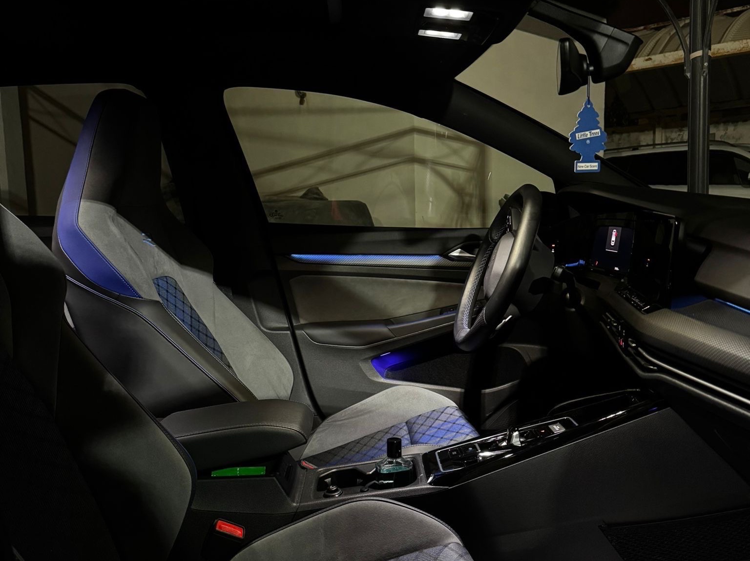 Volkswagen Golf R  2023 - Image 2