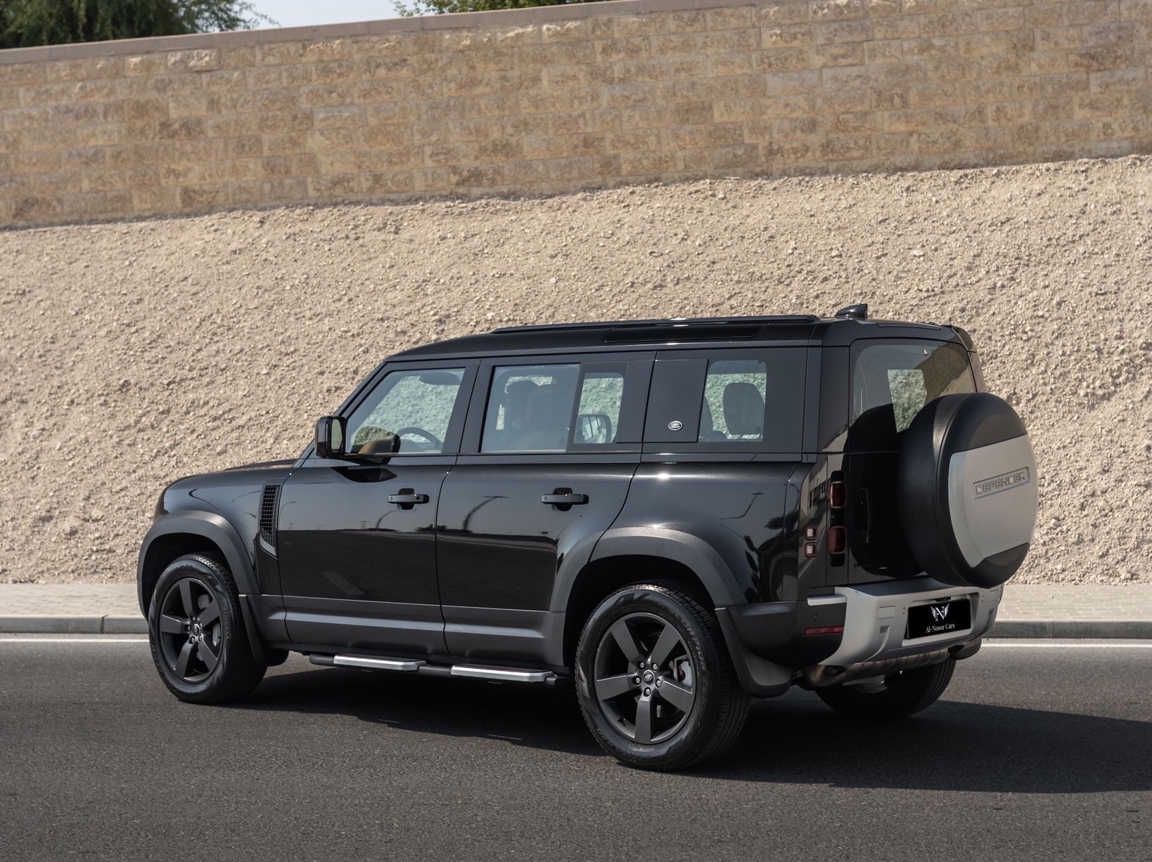 Land Rover Defender HSE 2023 - Image 2
