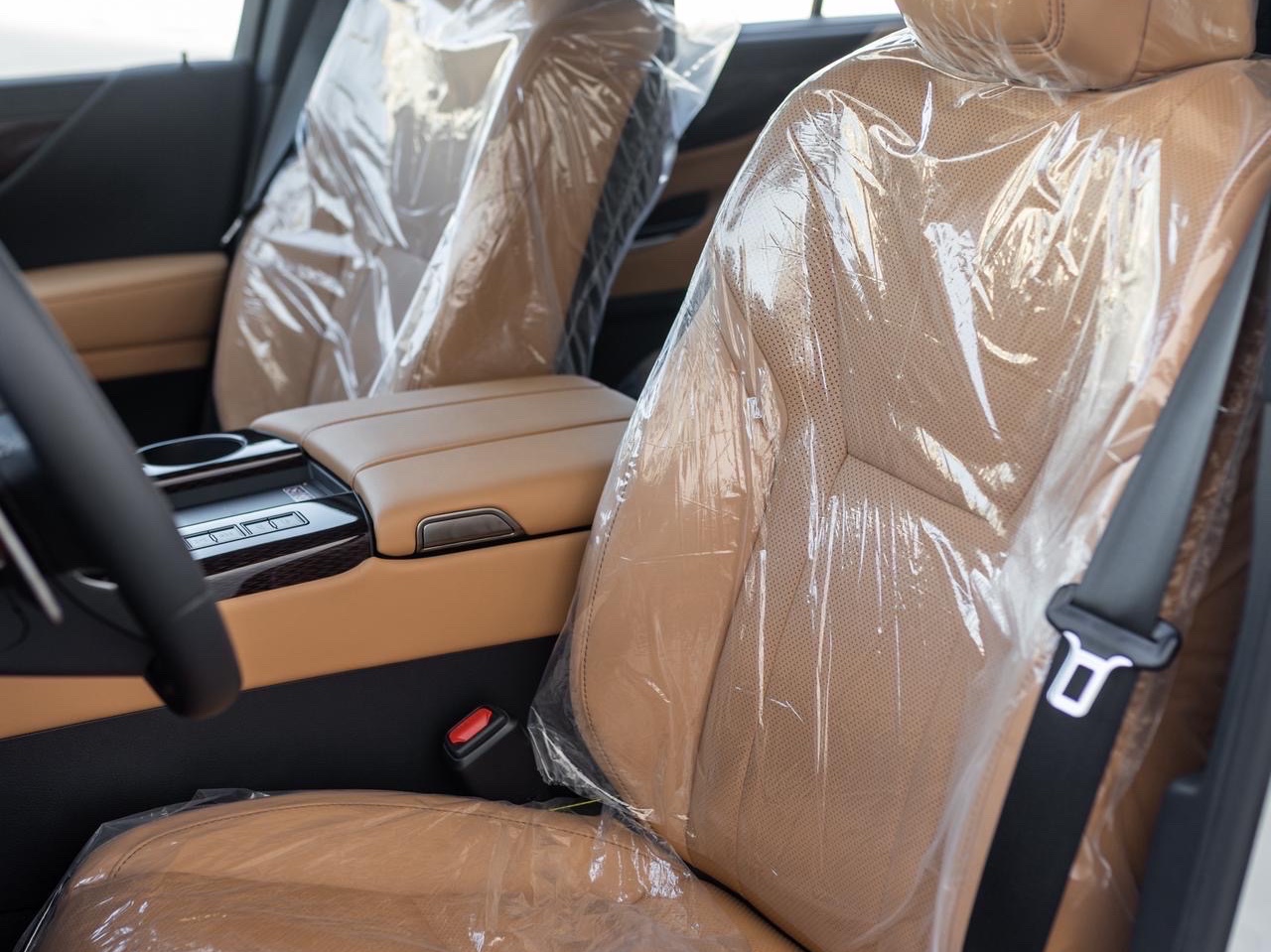 Lexus LX 600 Luxury  2025 - Image 3