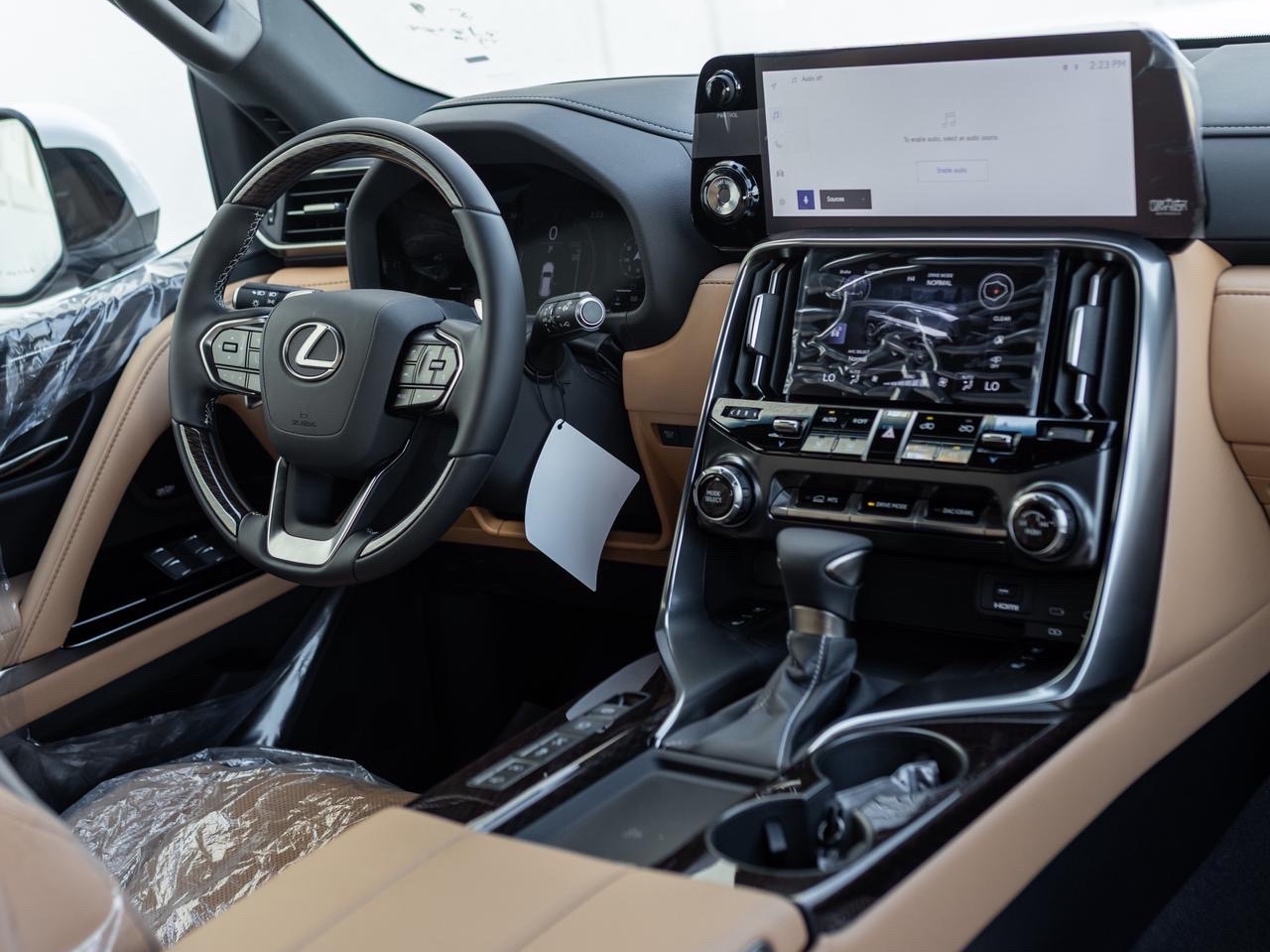 Lexus LX 600 Luxury  2025 - Image 4