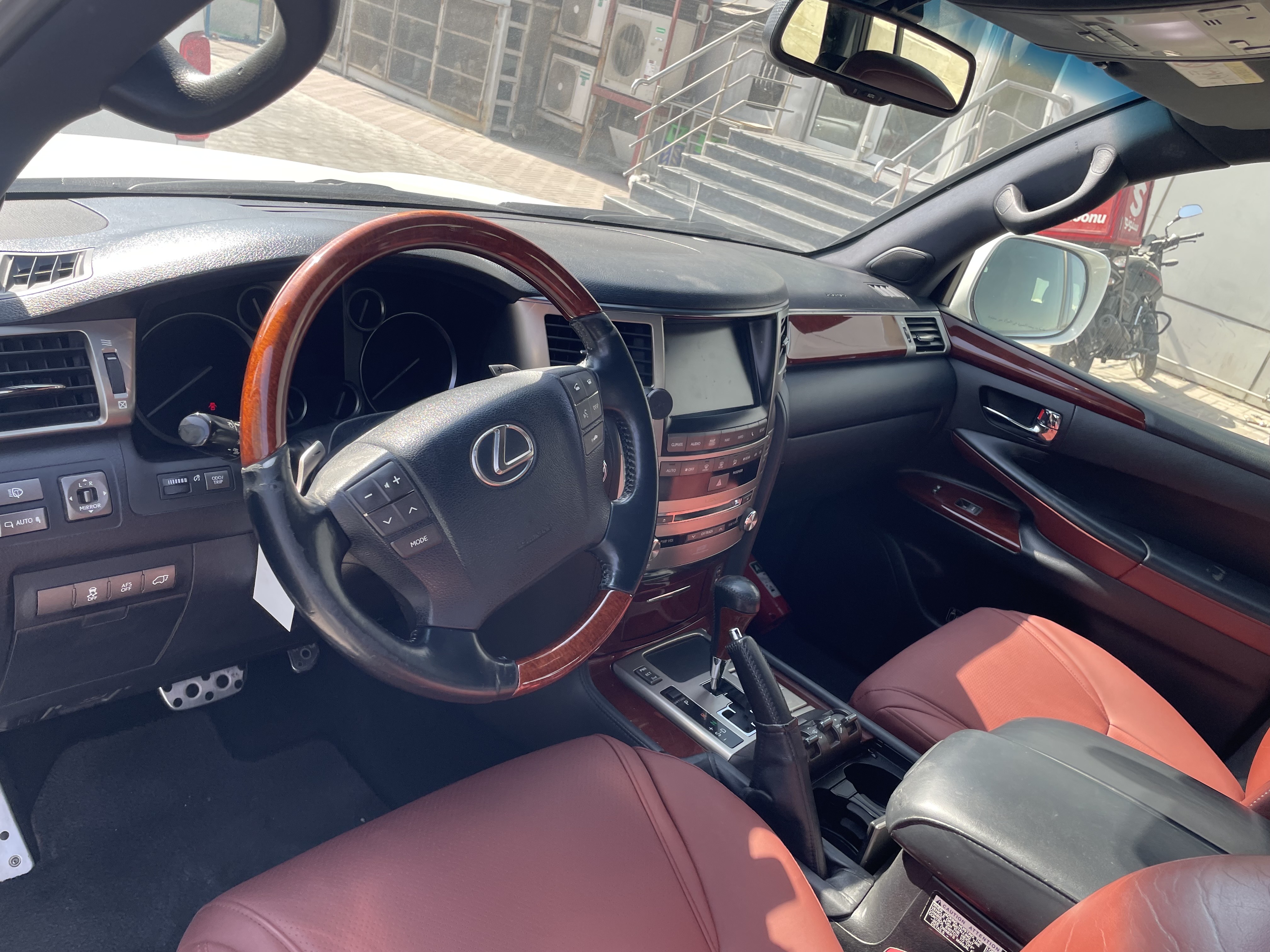 Lexus LX 570 2014 - Image 3