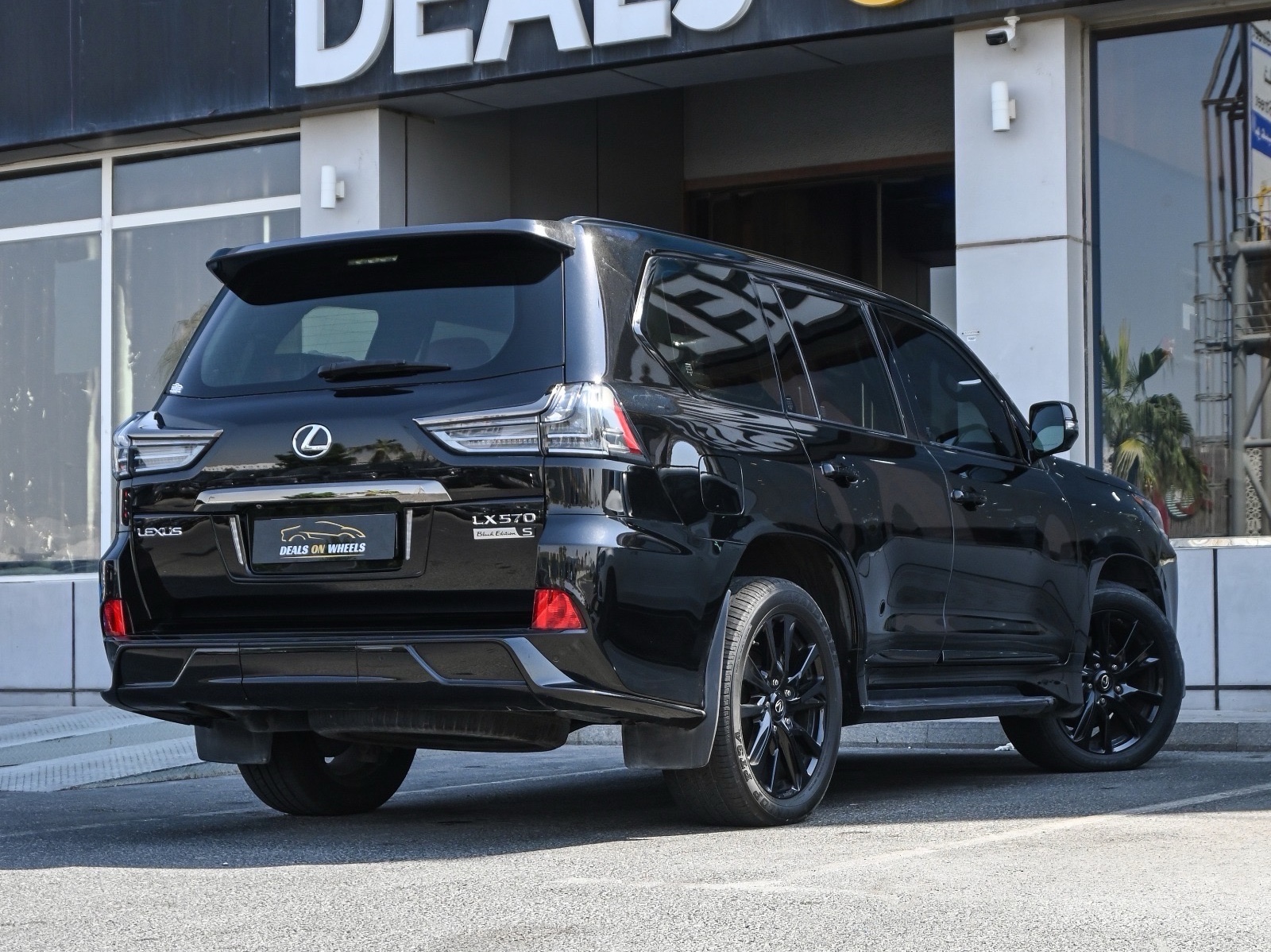 Lexus LX 570 S 2020 - Image 2