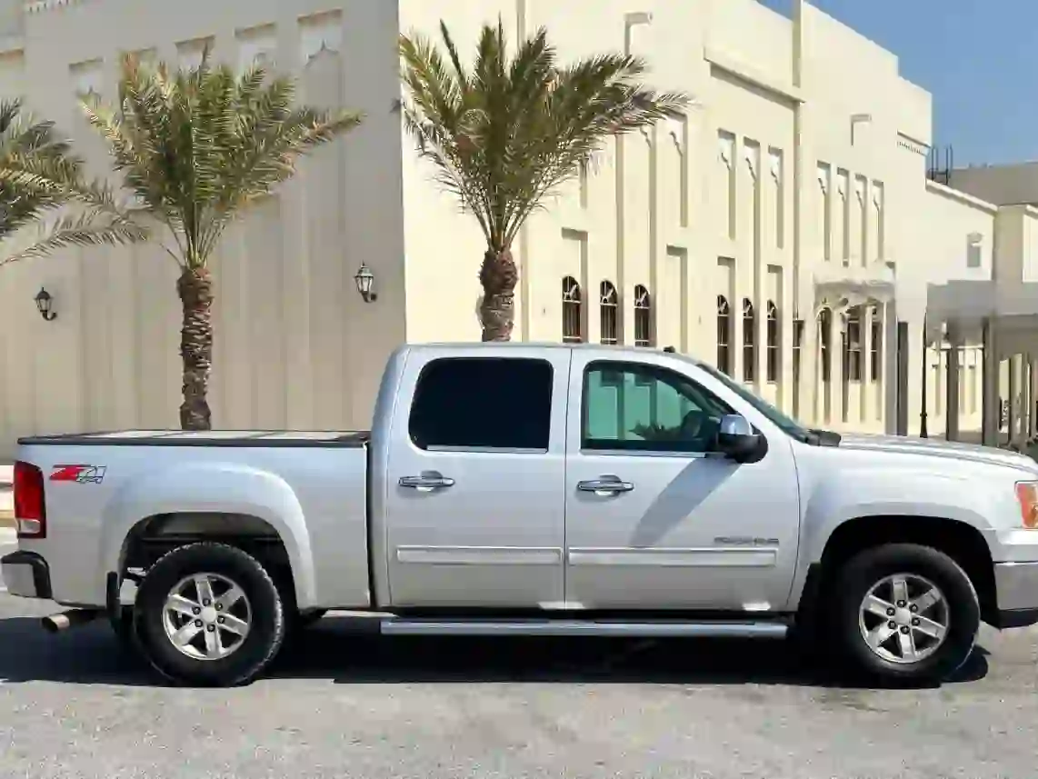 GMC Sierra 2013 - Image 2