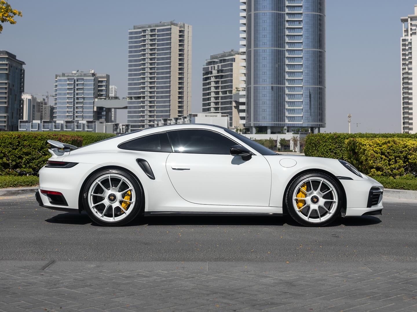 Porsche 911 Turbo S 2020 - Image 2