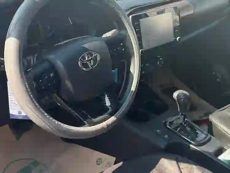 Toyota Hilux 2021 - Image 2