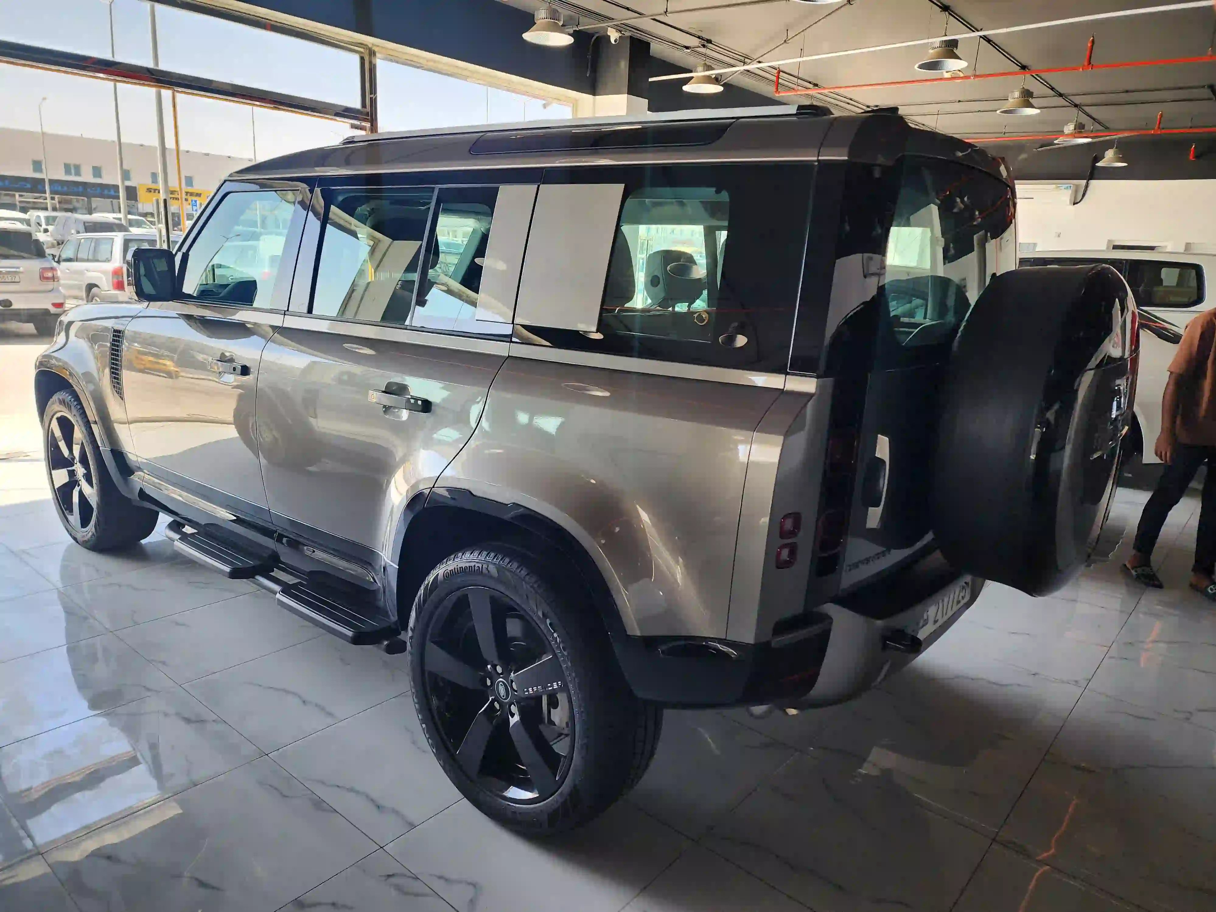 Land Rover Defender 2025 - Image 4