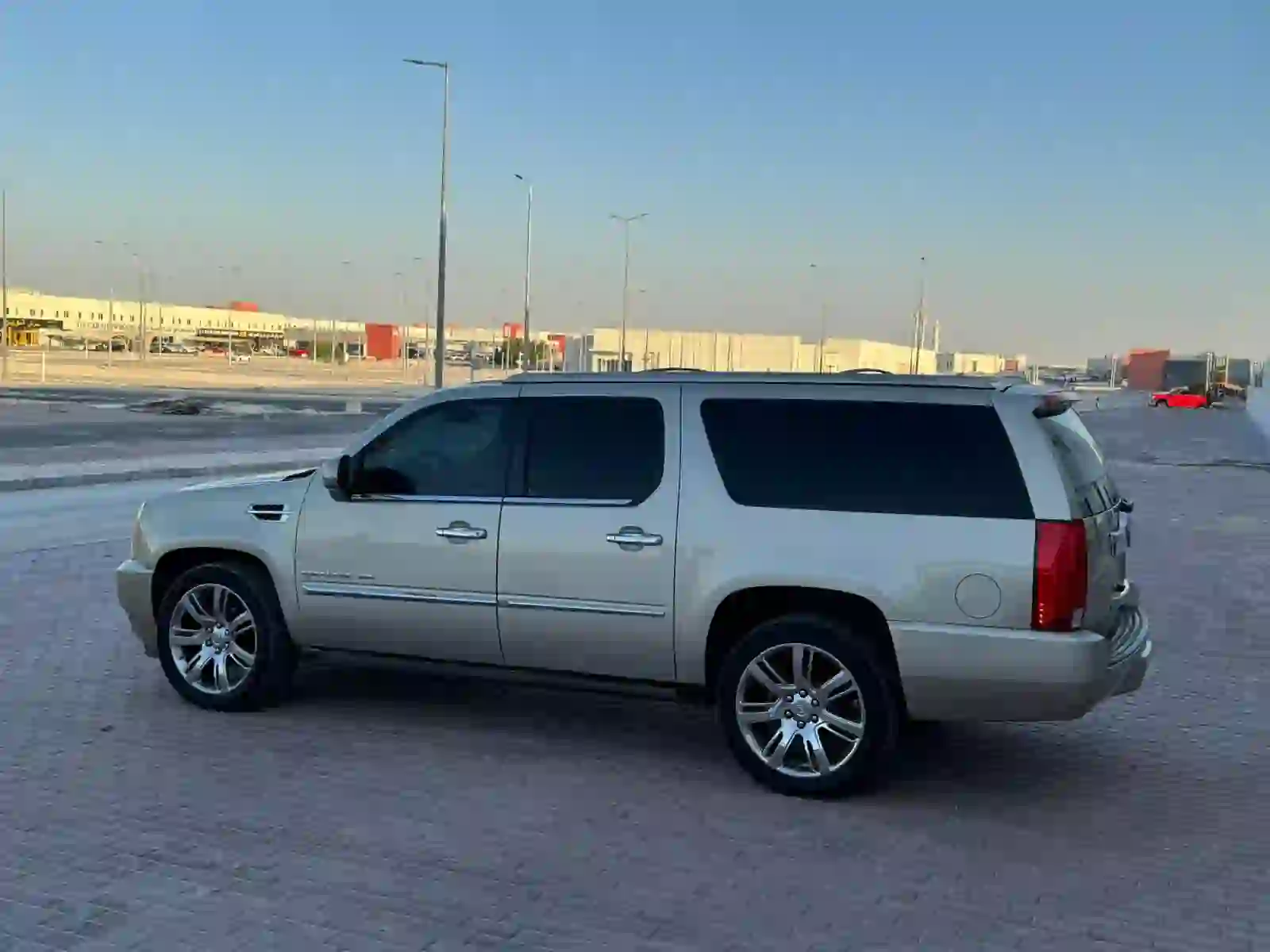 Cadillac Escalade 2013 - Image 2