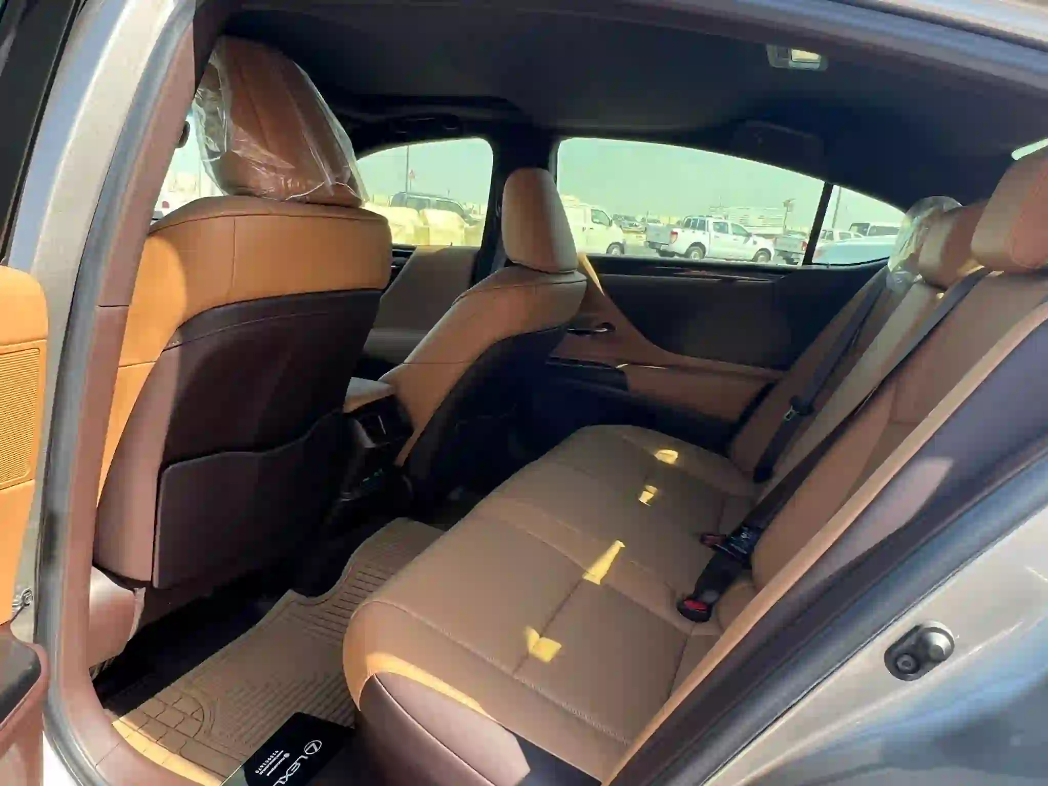 لكزس إي أس 300 2021 - Image 3