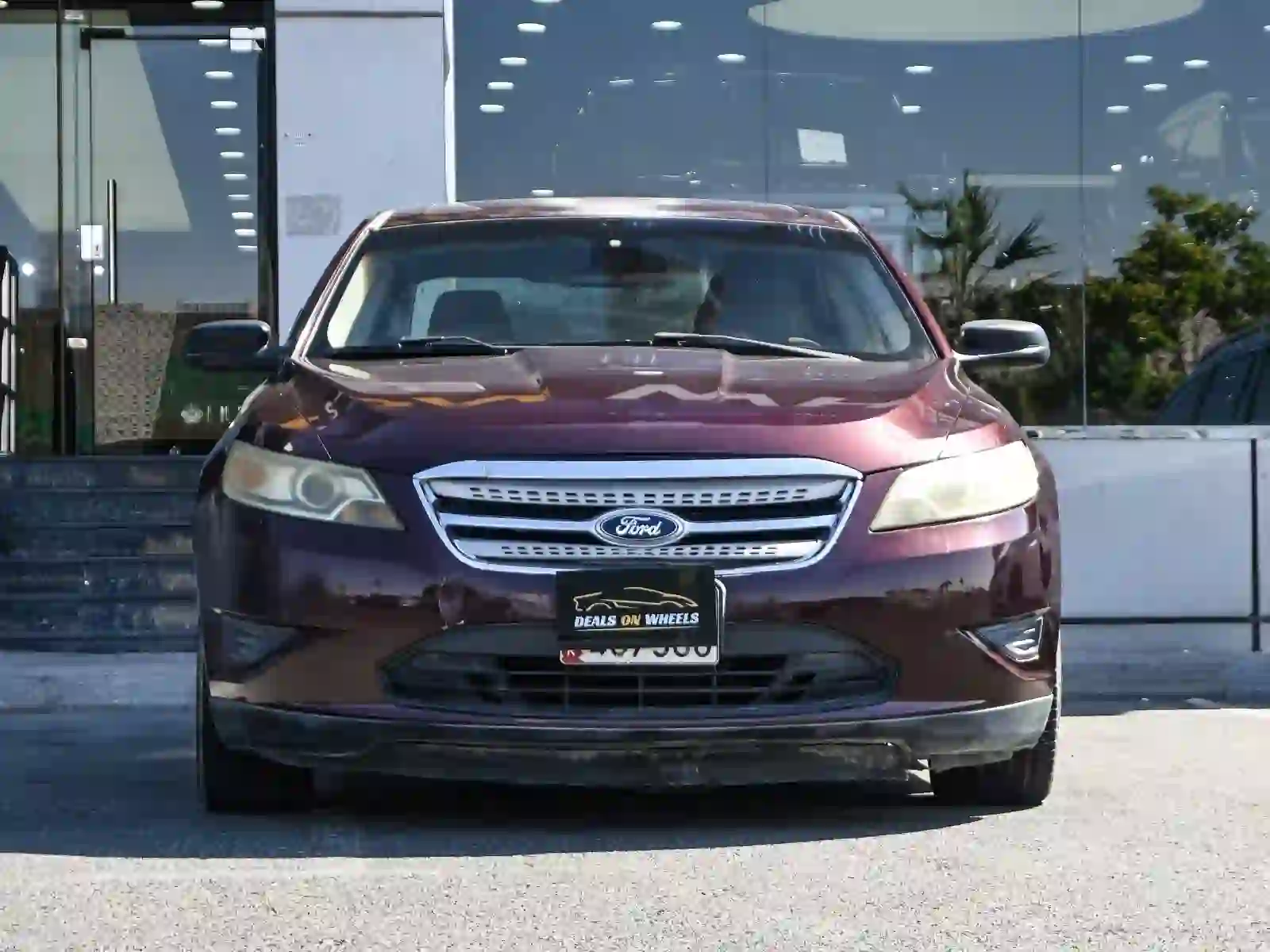 Ford Taurus 2011 - Image 1