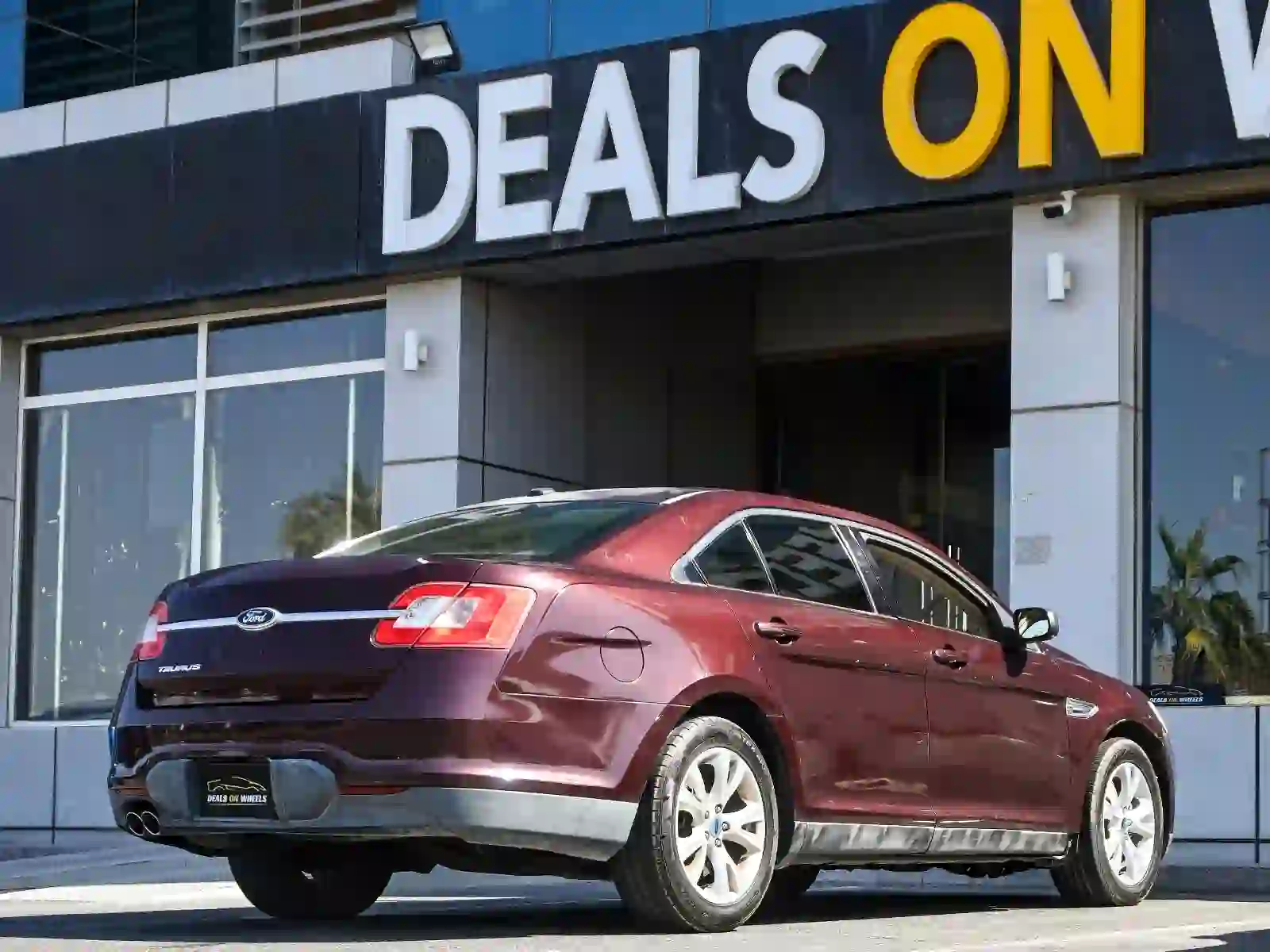 Ford Taurus 2011 - Image 2