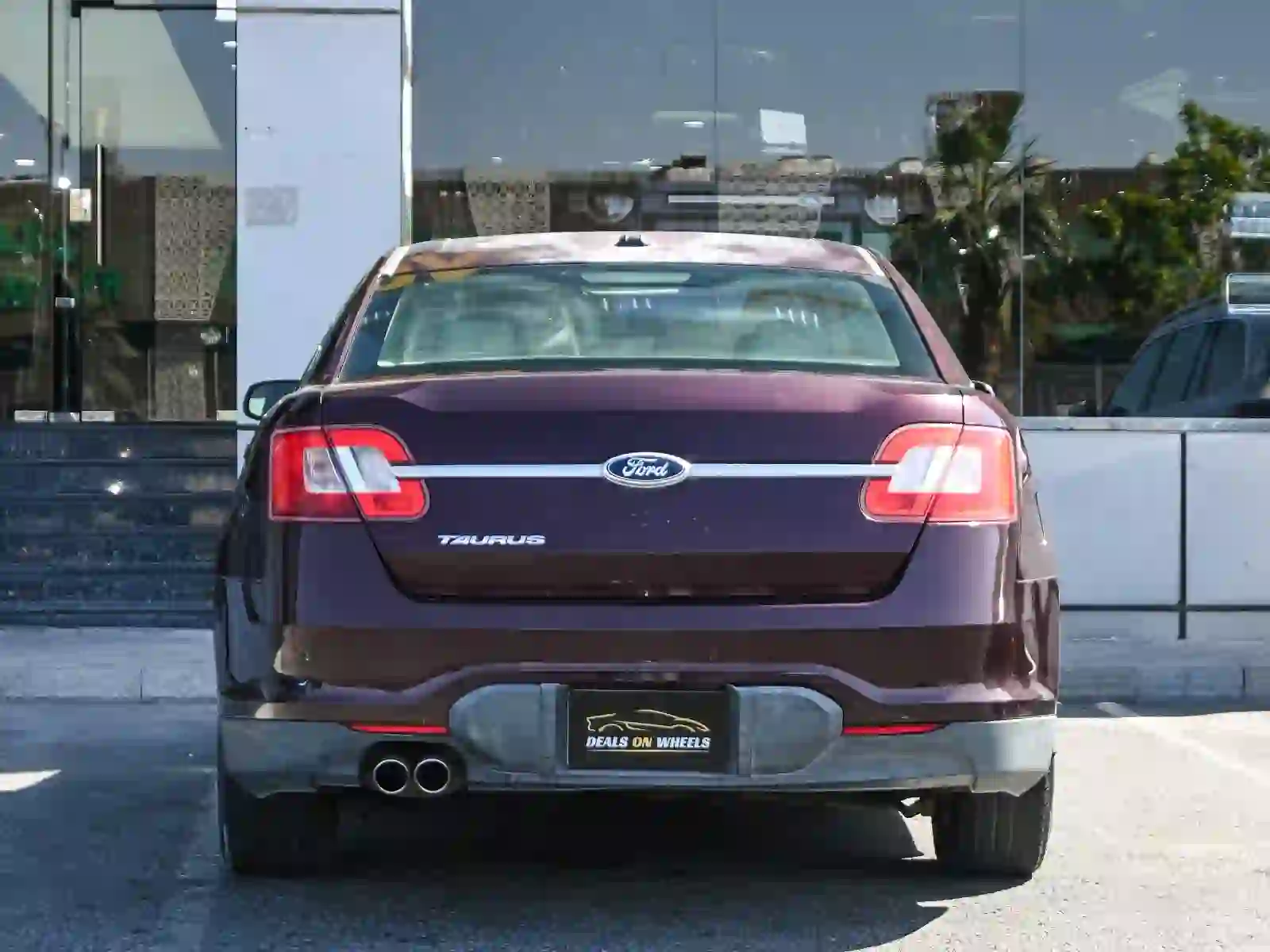 Ford Taurus 2011 - Image 3