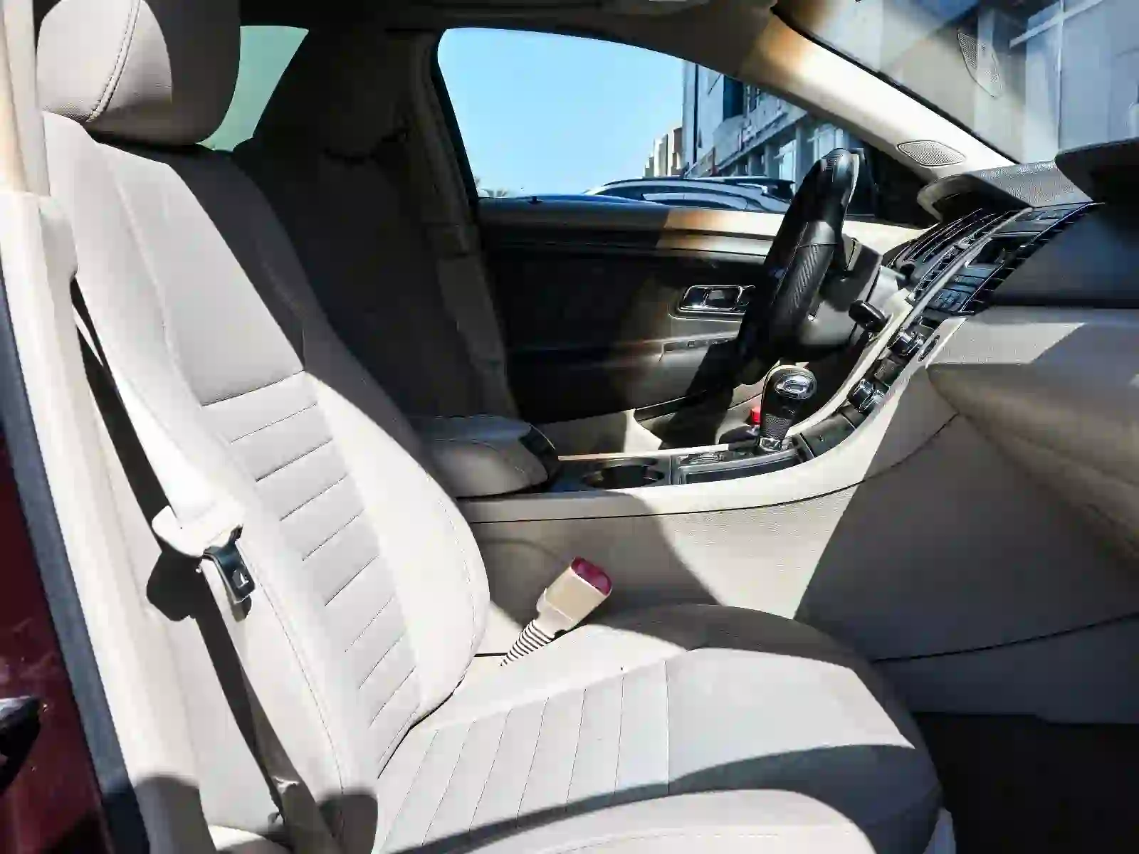 Ford Taurus 2011 - Image 4