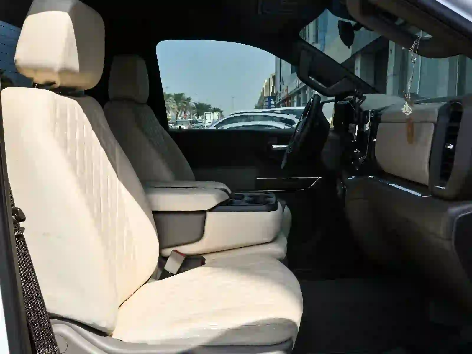 Chevrolet Silverado LT 2023 - Image 4