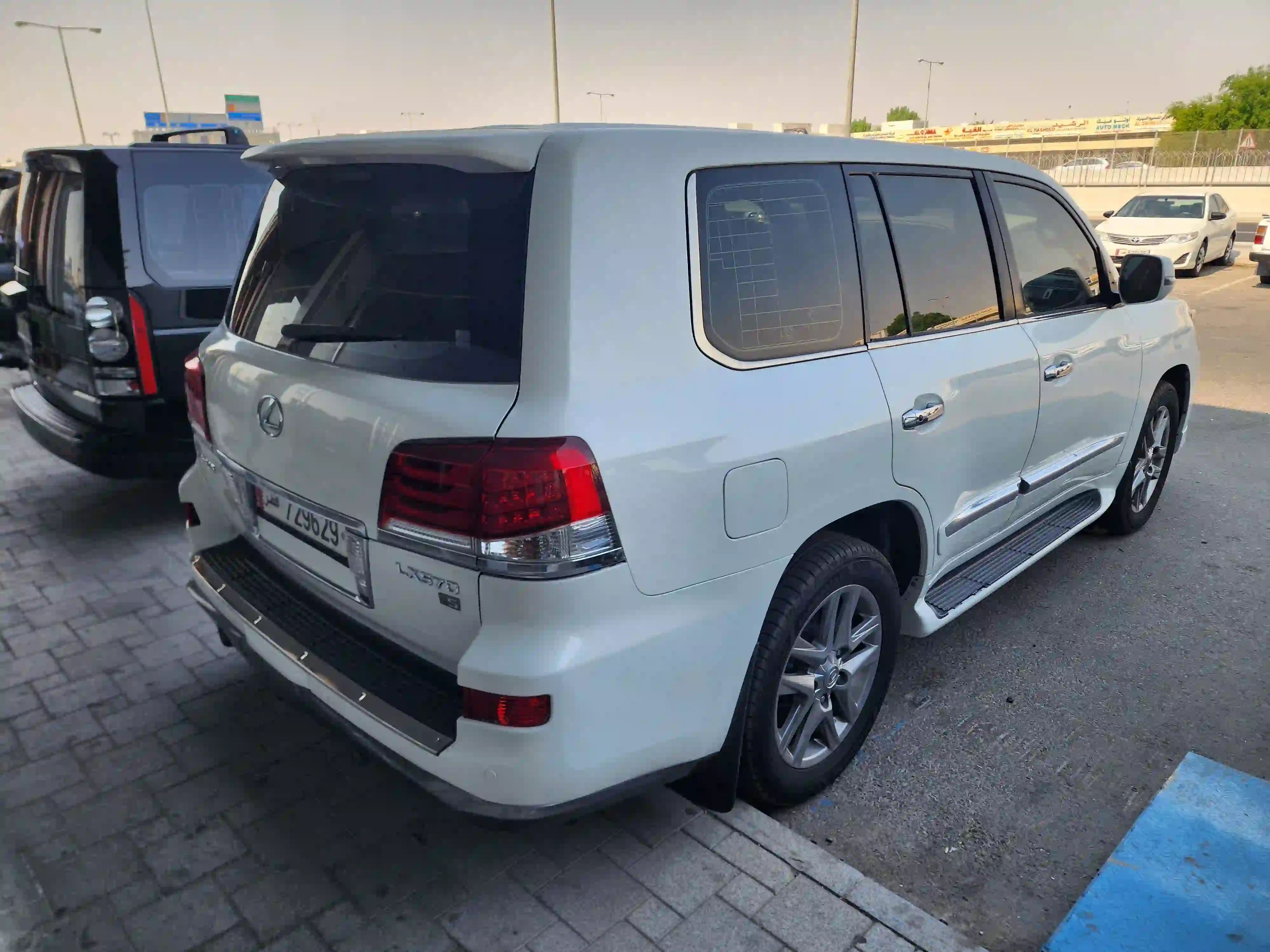 لكزس ال اكس 570 2012 - Image 3