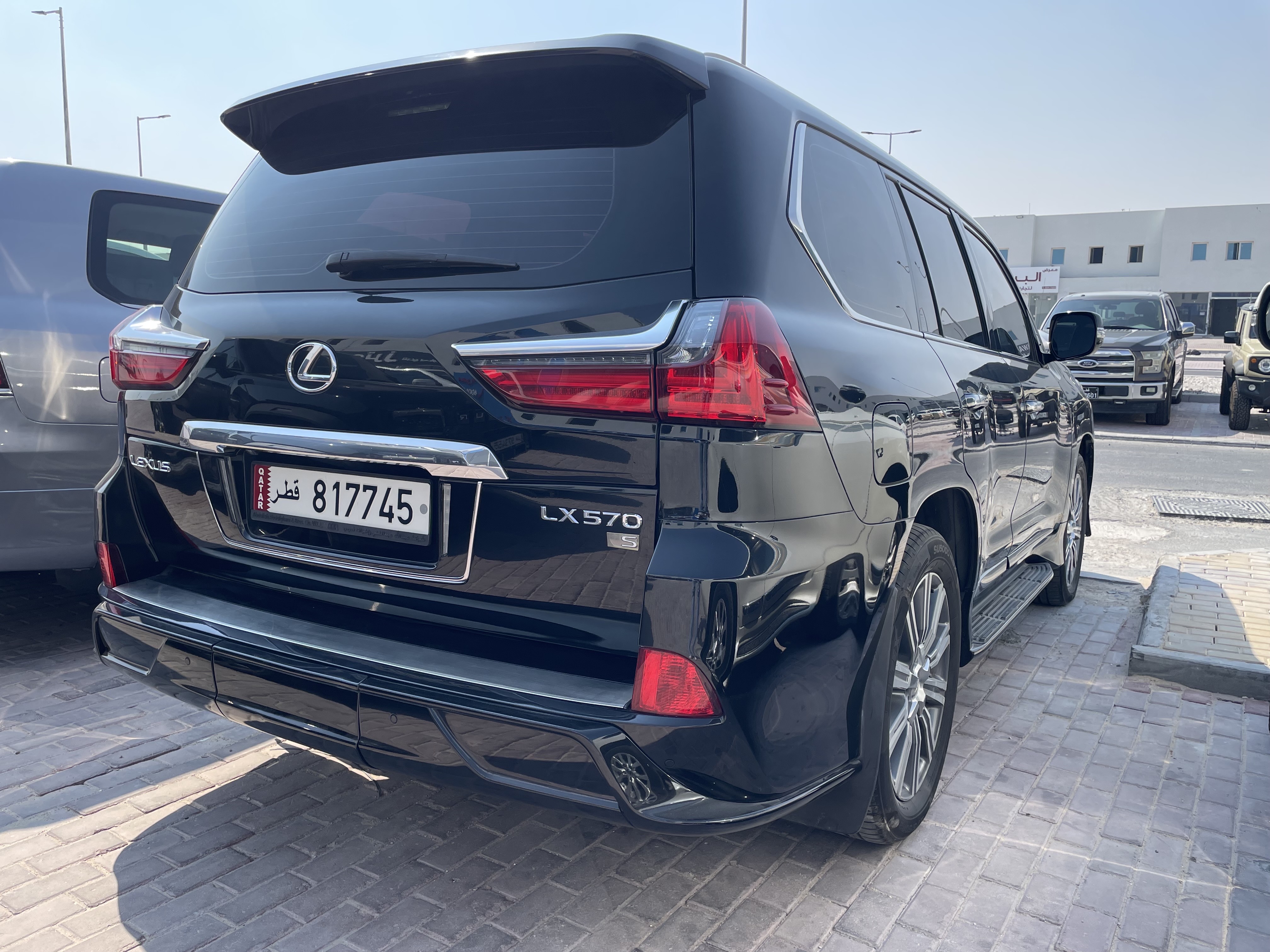 Lexus LX 570 S 2017 - Image 2