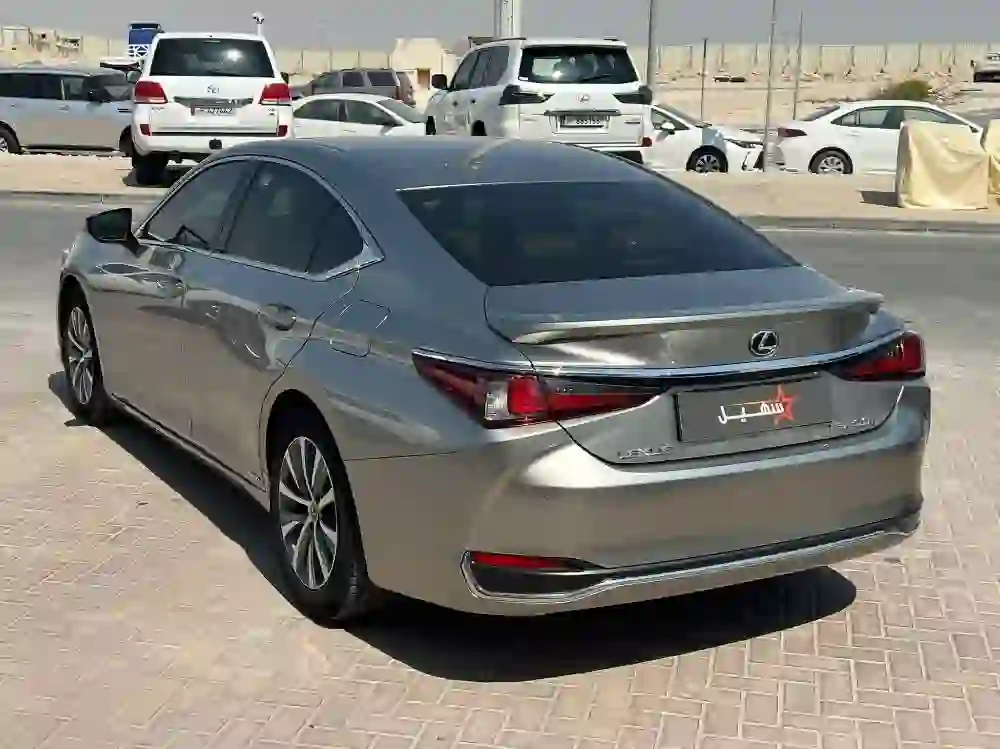 لكزس إي أس 300 2021 - Image 4