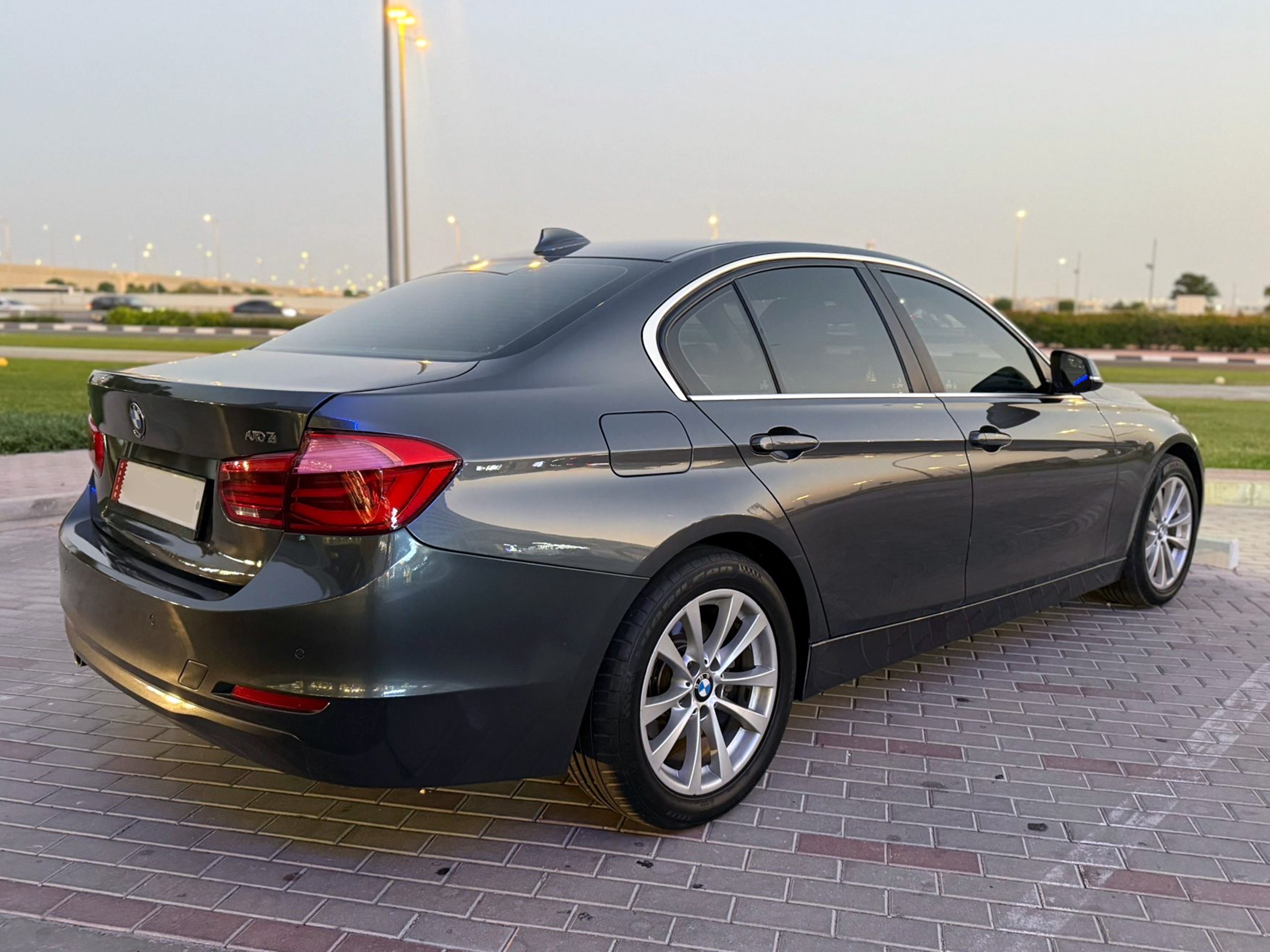 BMW 3-Series 318 i 2017 - Image 3