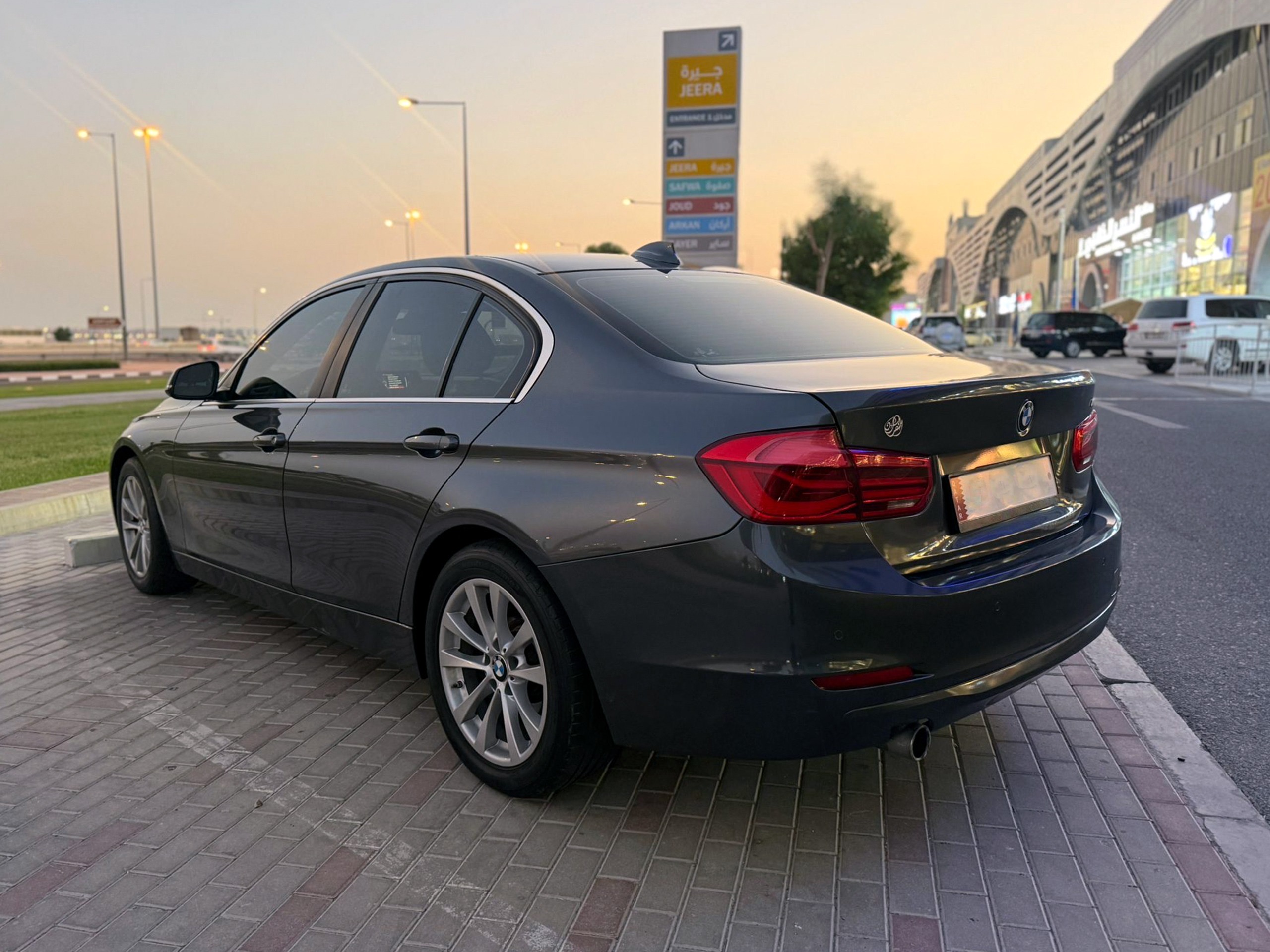 BMW 3-Series 318 i 2017 - Image 4
