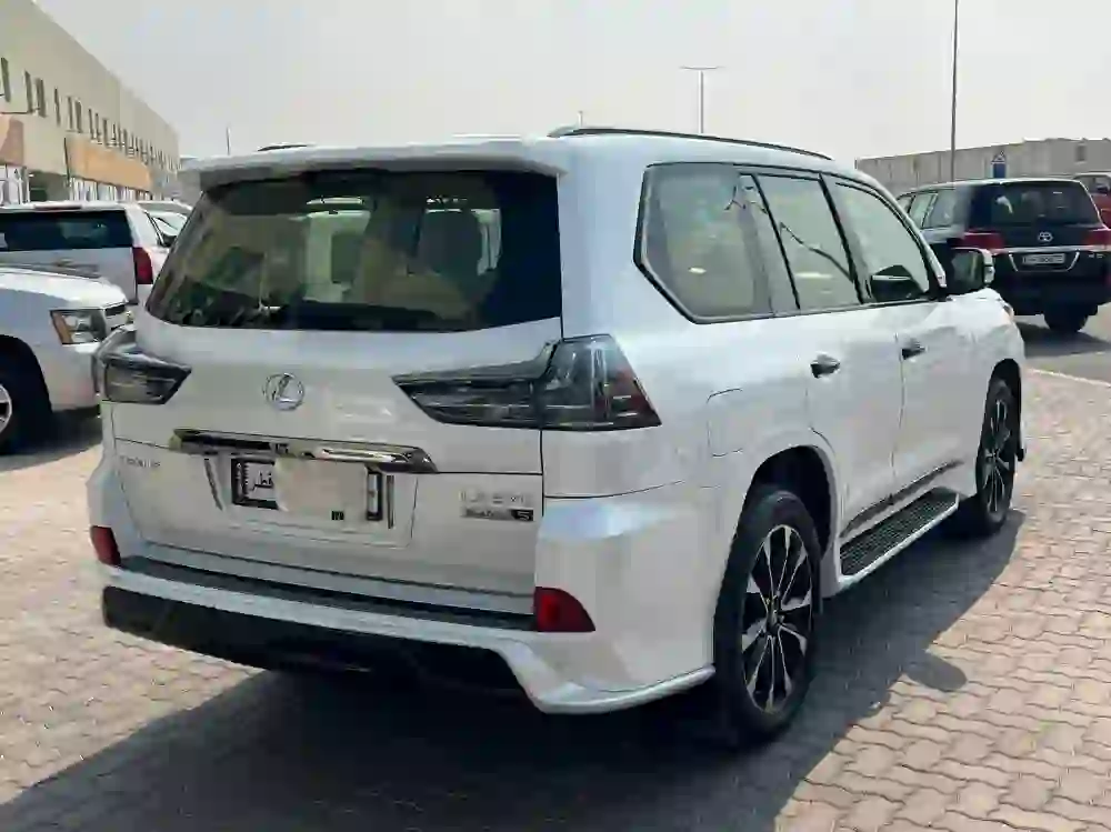 Lexus LX 570 S Black Edition 2020 - Image 3