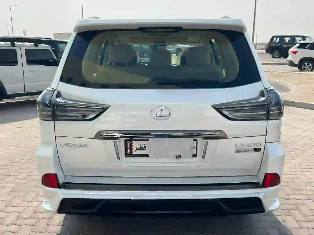 Lexus LX 570 S Black Edition 2020 - Image 4