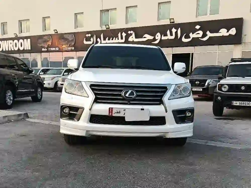 Lexus LX 570 2015 - Image 2