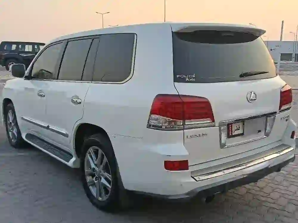 Lexus LX 570 2015 - Image 4