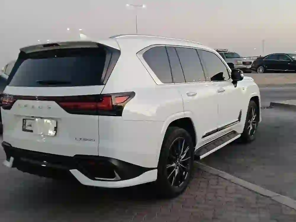 Lexus LX 600 2023 - Image 4