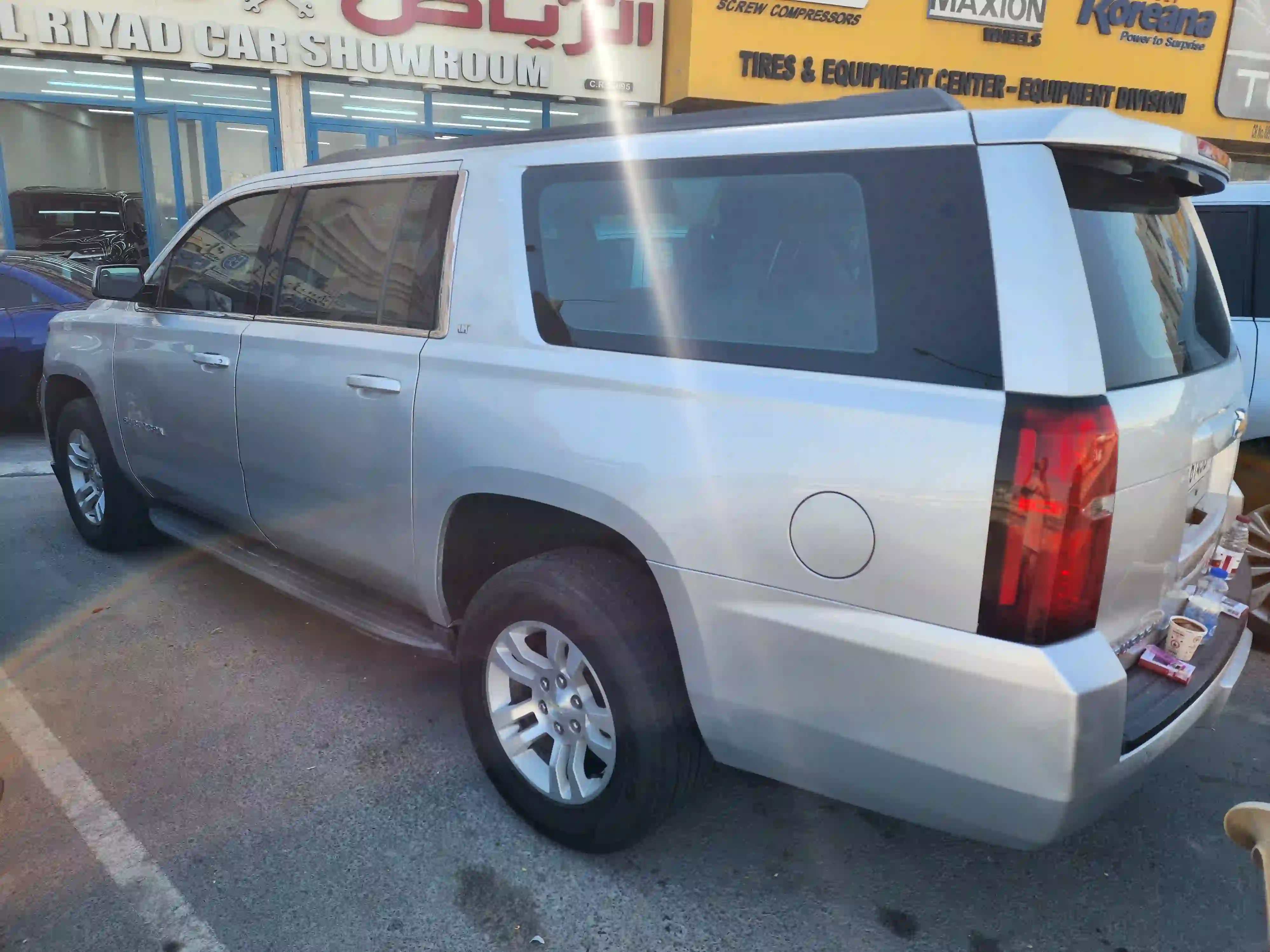 Chevrolet Suburban 2017 - Image 2