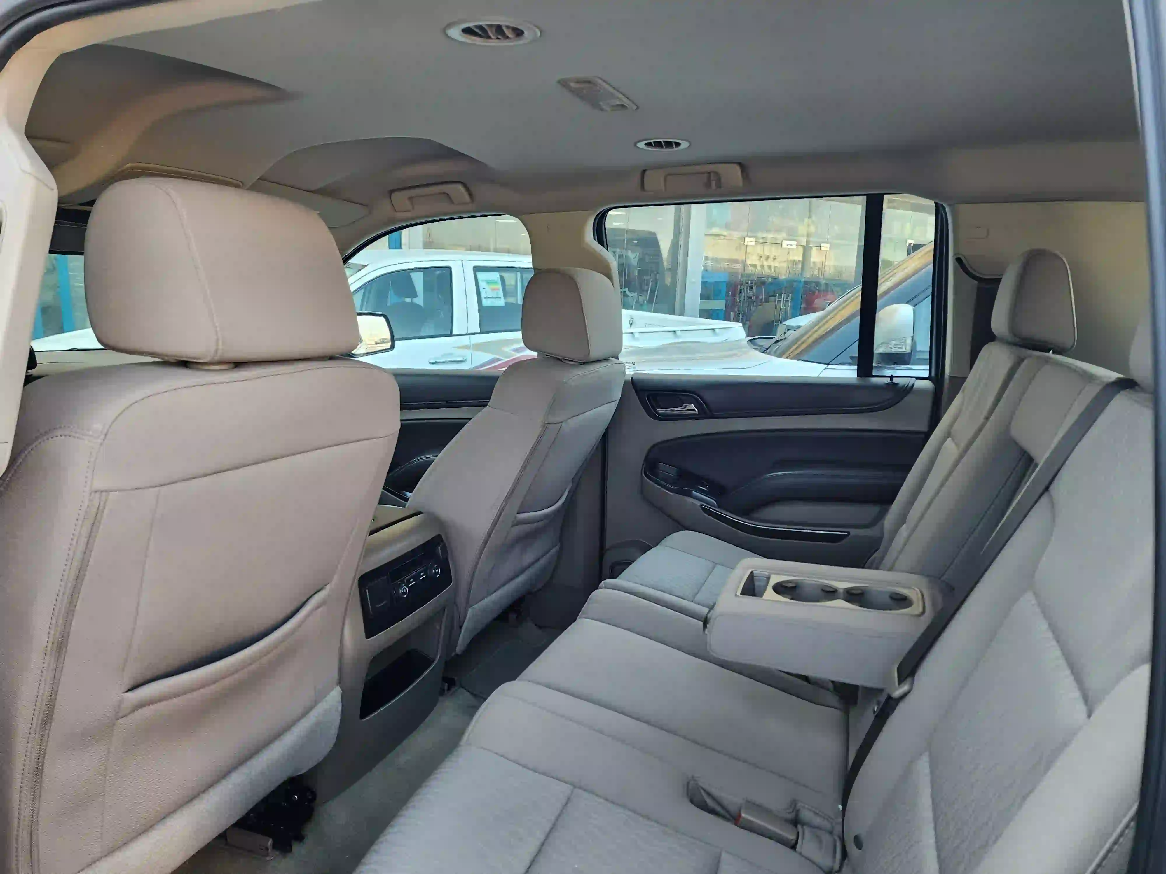 Chevrolet Suburban 2017 - Image 3