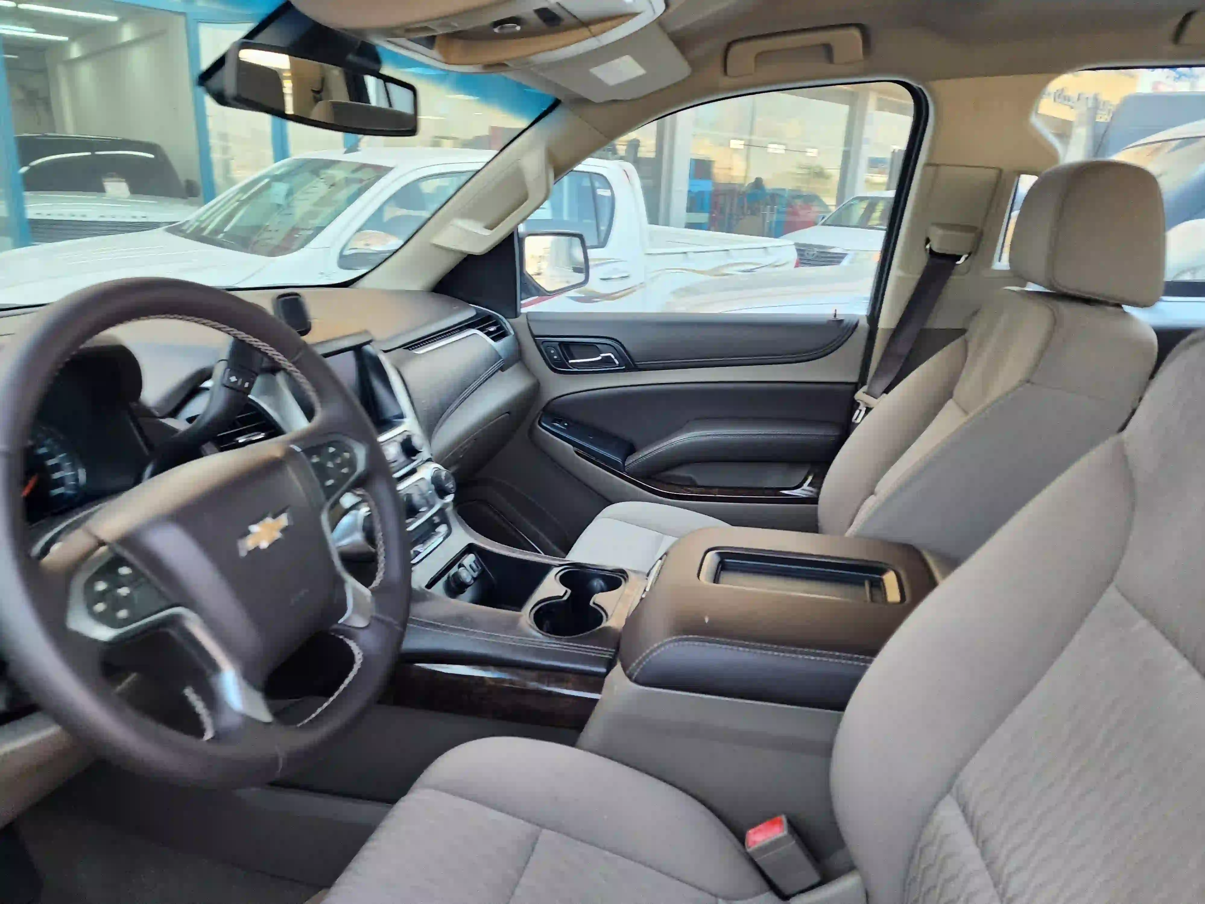 Chevrolet Suburban 2017 - Image 4