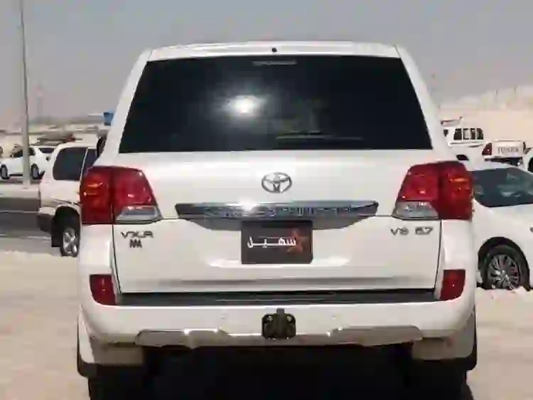 تويوتا لاند كروزر في اكس ار 2015 - Image 2