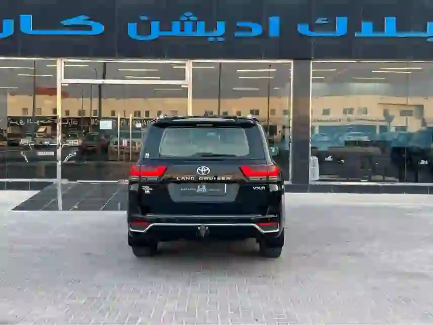 Toyota Land Cruiser VX.R 2023 - Image 2