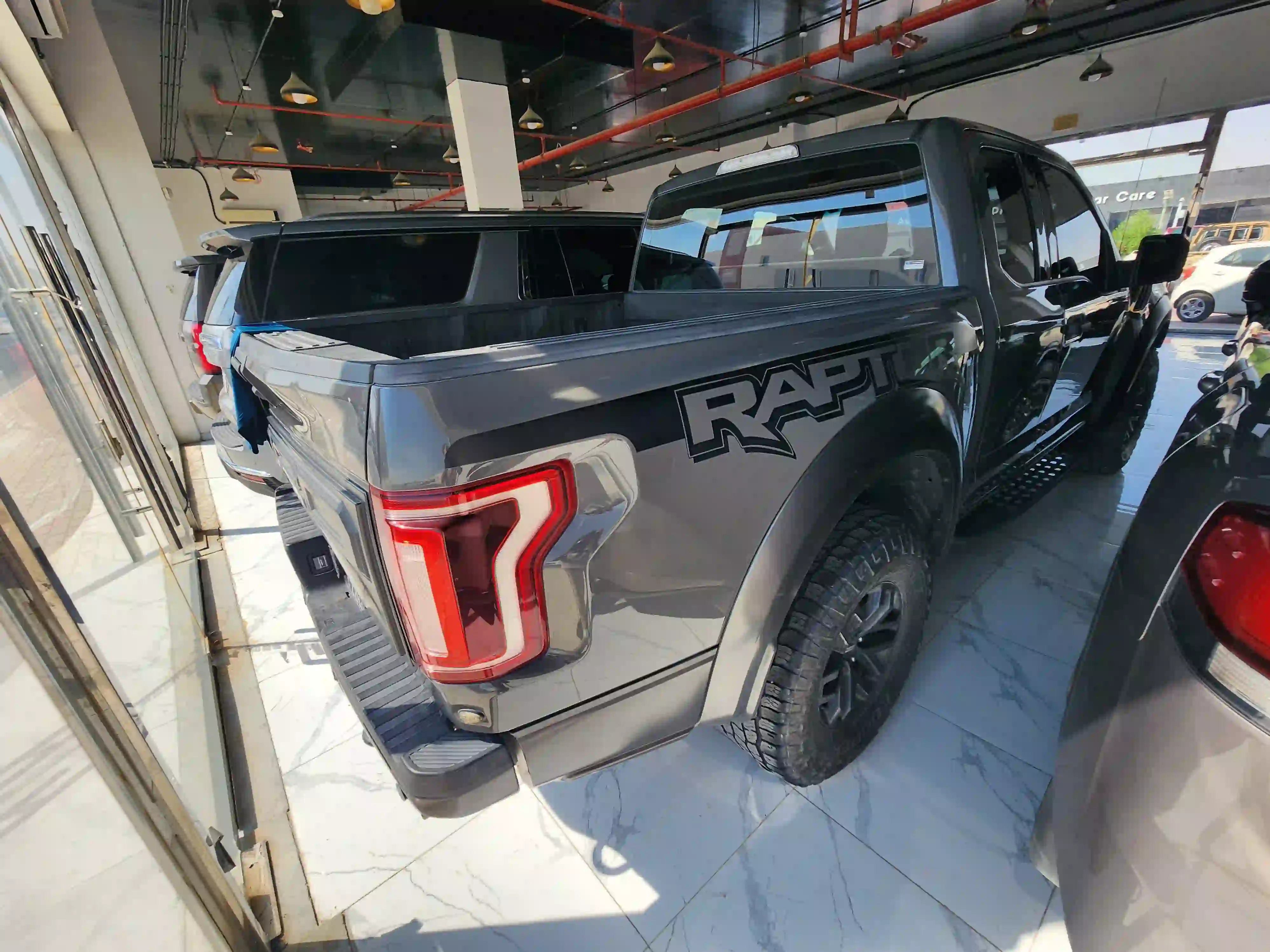 Ford Raptor 2018 - Image 2