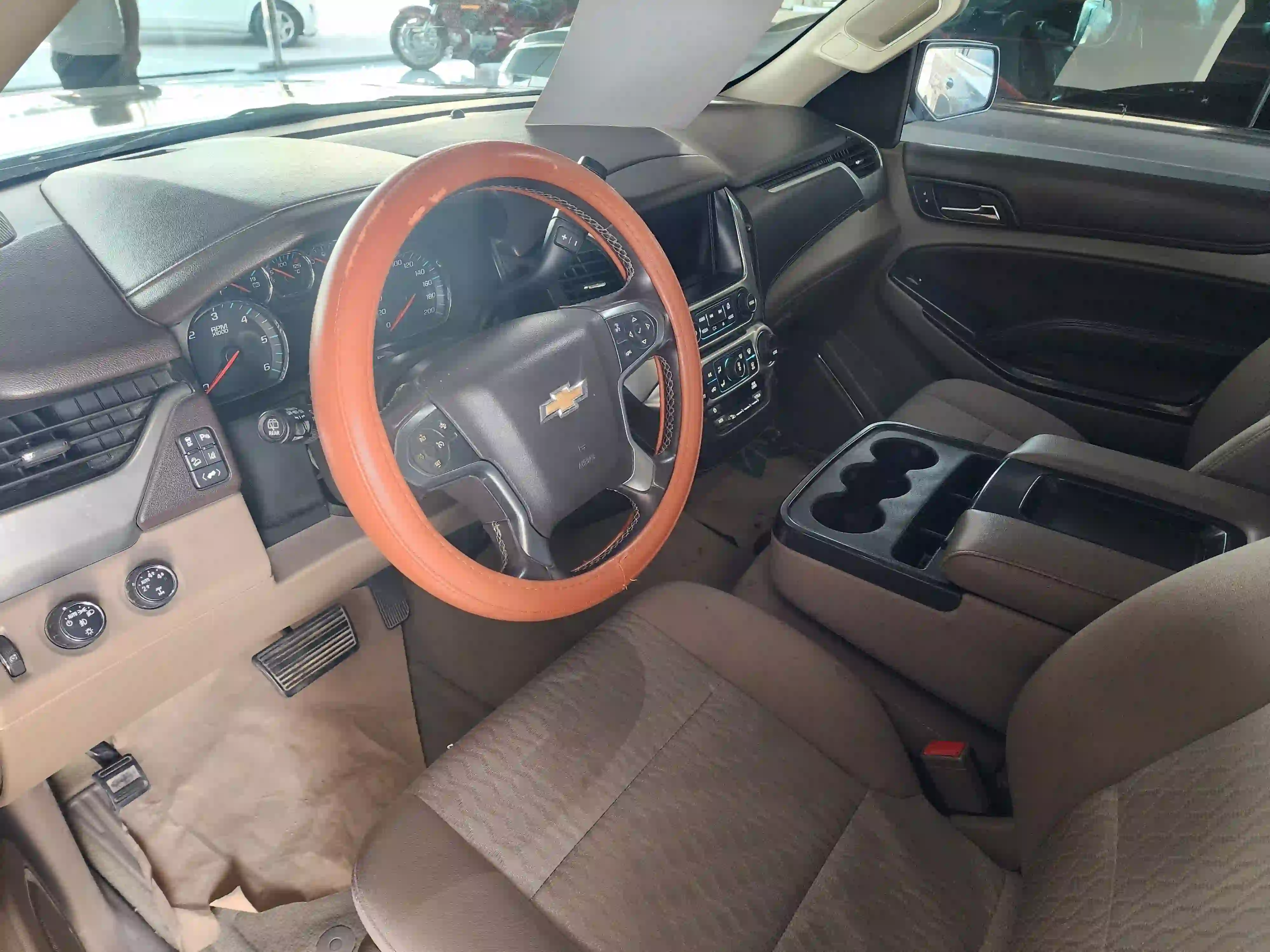 Chevrolet Suburban 2015 - Image 3