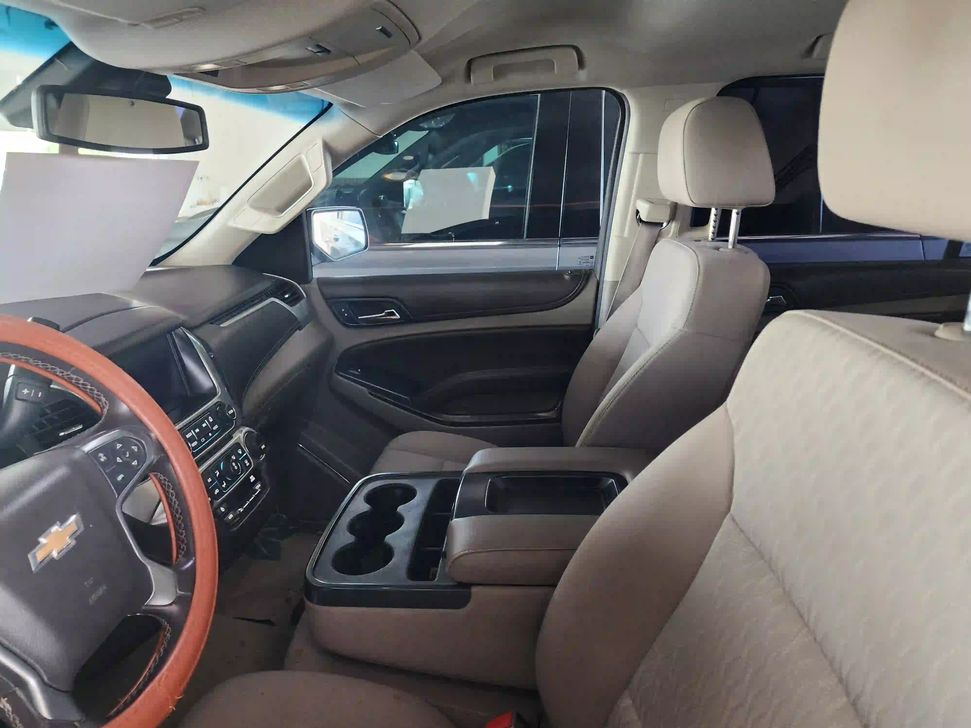 Chevrolet Suburban 2015 - Image 4