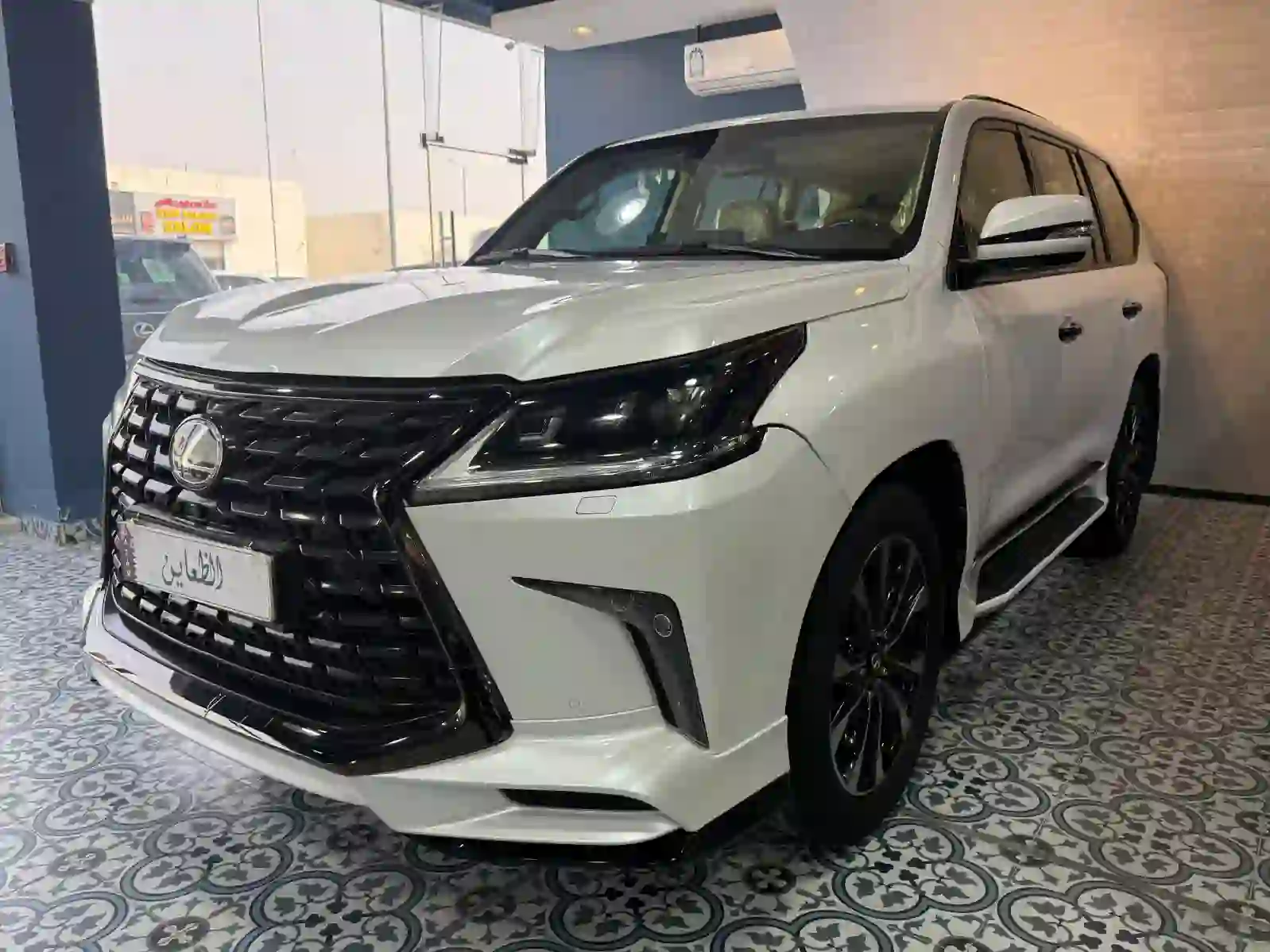 Lexus LX 570 S Black Edition 2016 - Image 2