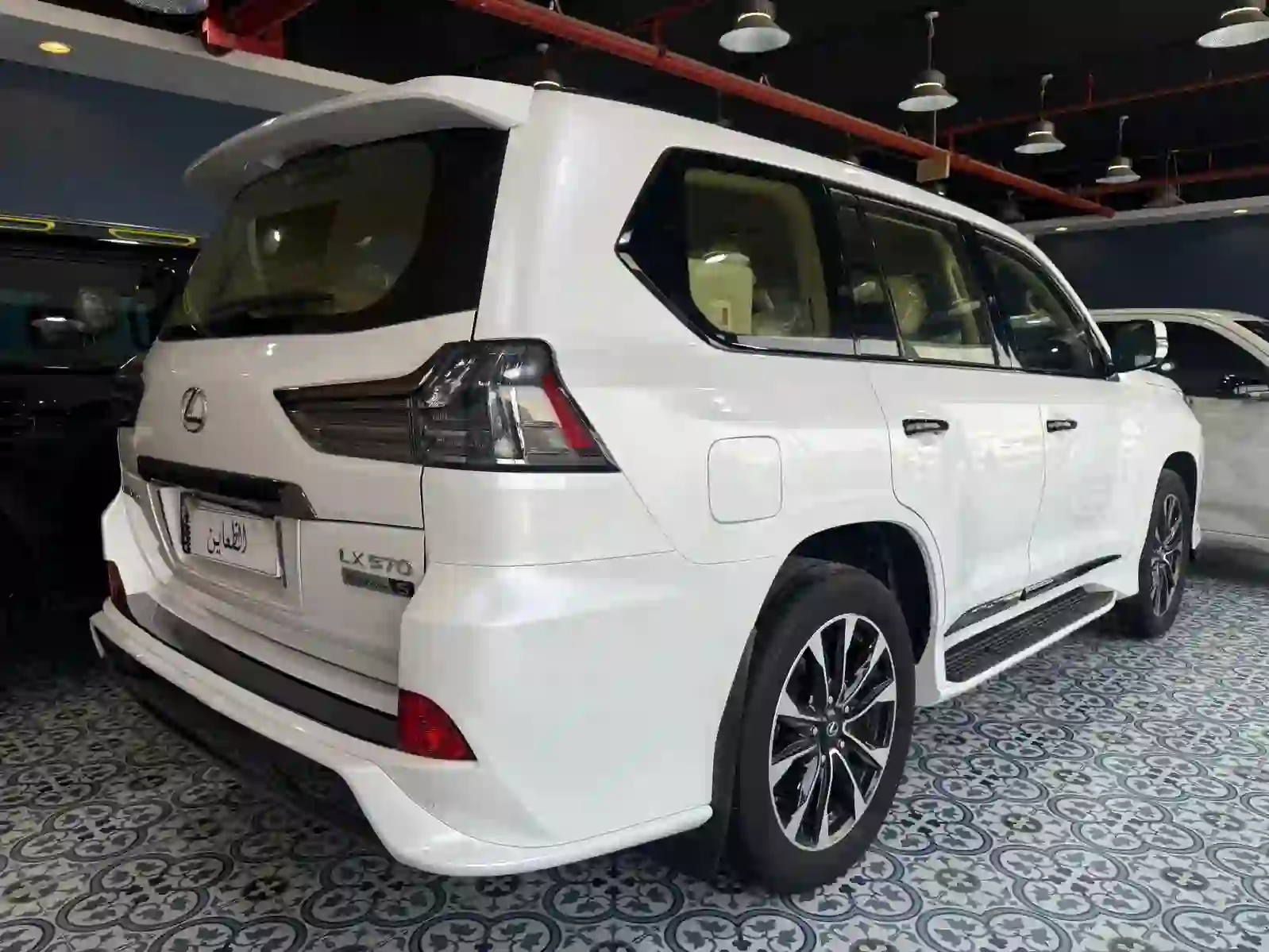 Lexus LX 570 S Black Edition 2016 - Image 4