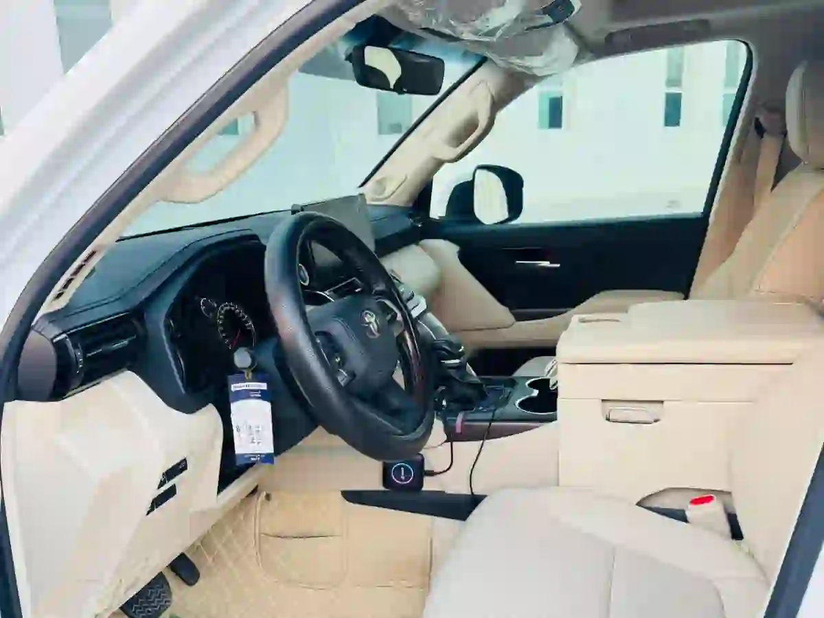 Toyota Land Cruiser GX.R 2024 - Image 4