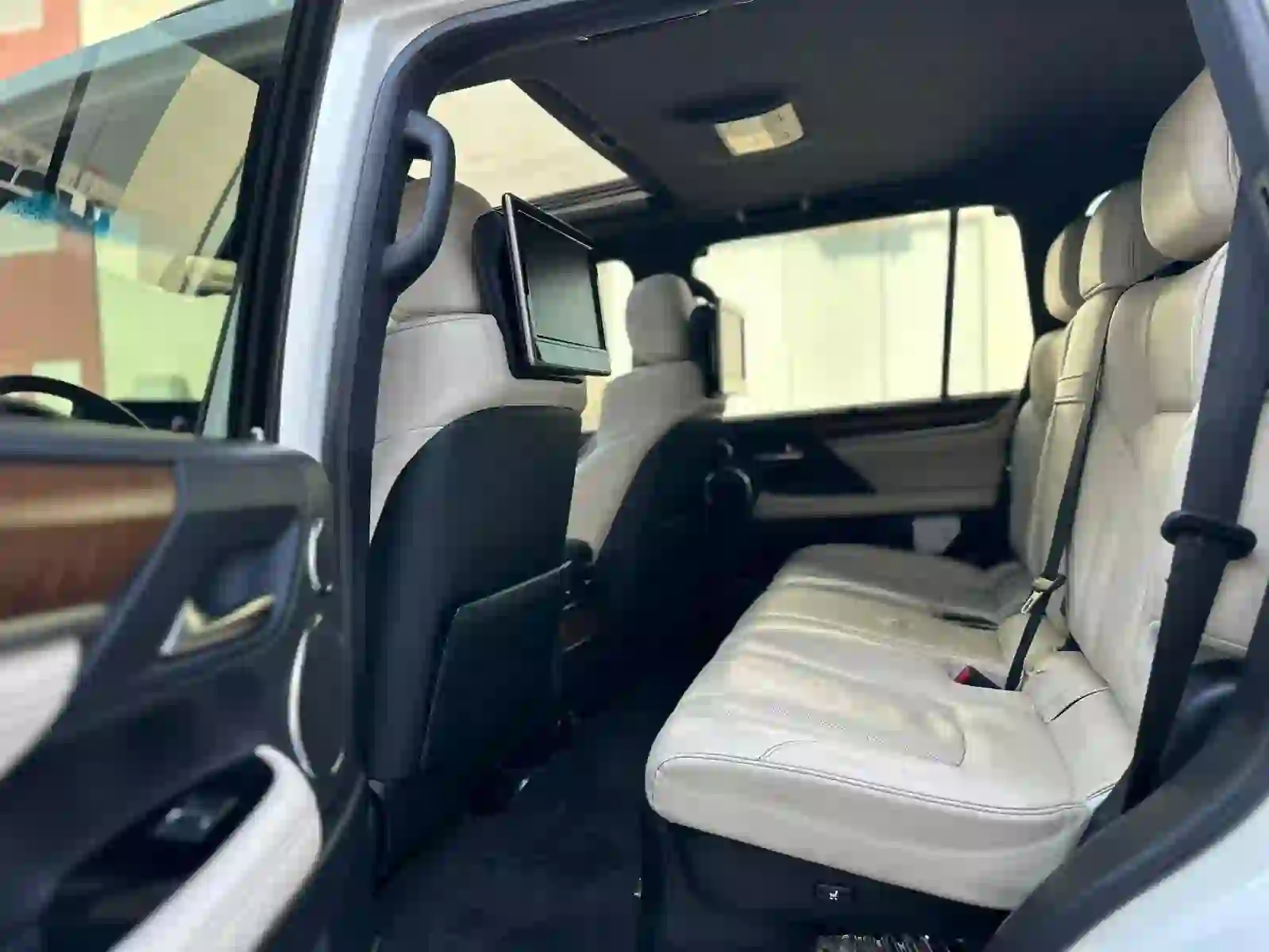 Lexus LX 570 S 2017 - Image 3