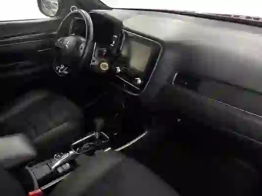 Mitsubishi Outlander 2022 - Image 3