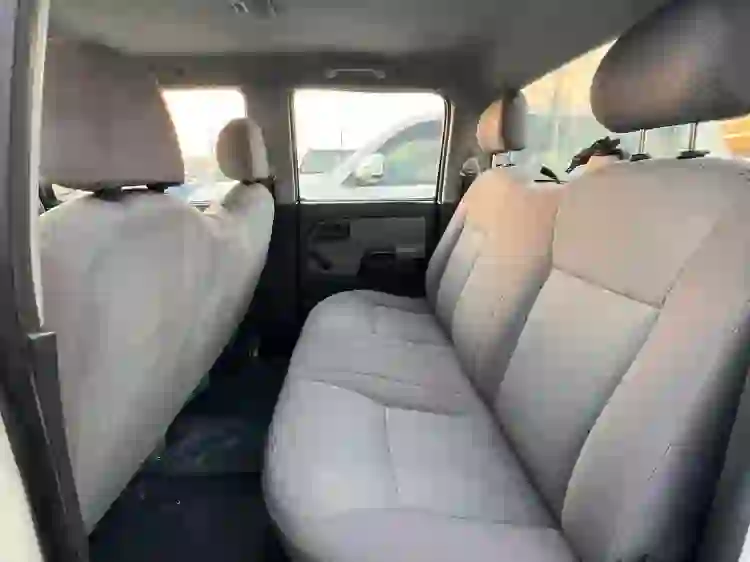 ISUZU D’MAX 2012 - Image 2