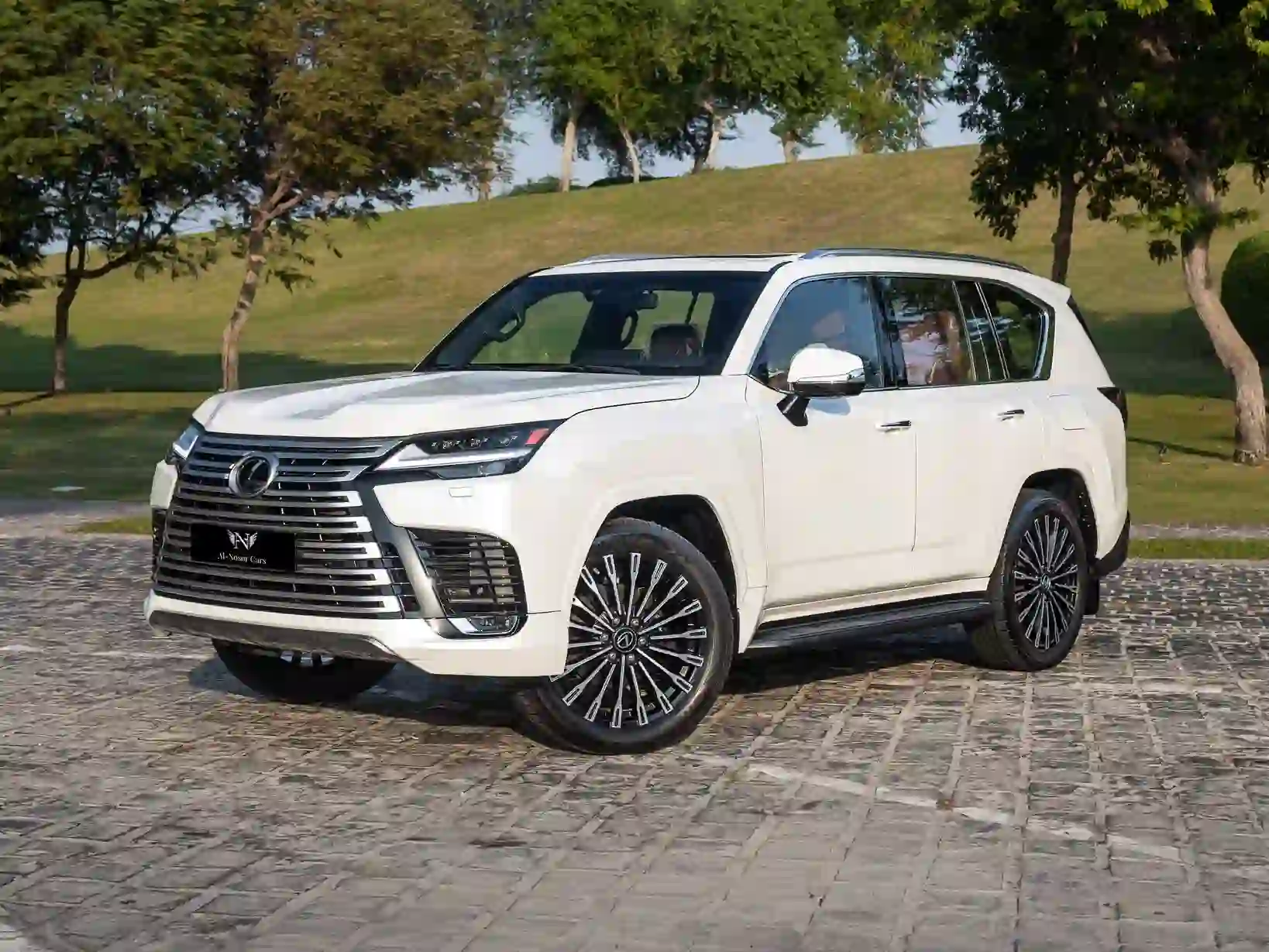 Lexus LX 600 VIP 2022 - Image 1