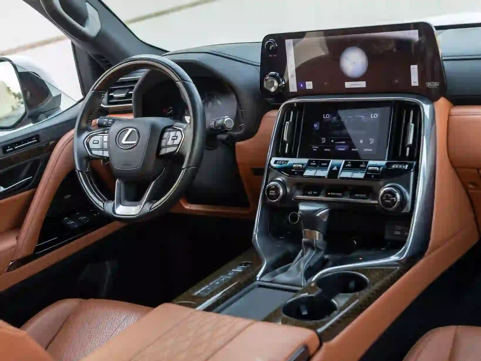 Lexus LX 600 VIP 2022 - Image 2