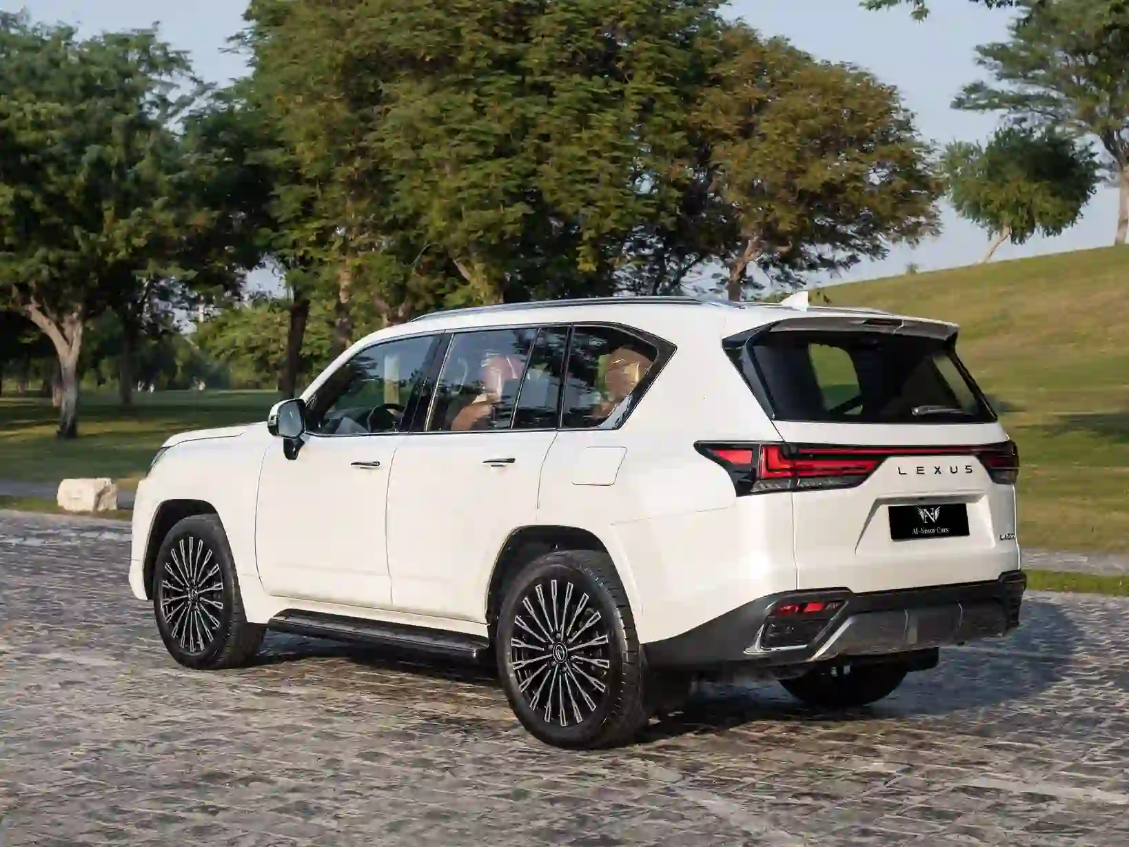Lexus LX 600 VIP 2022 - Image 4
